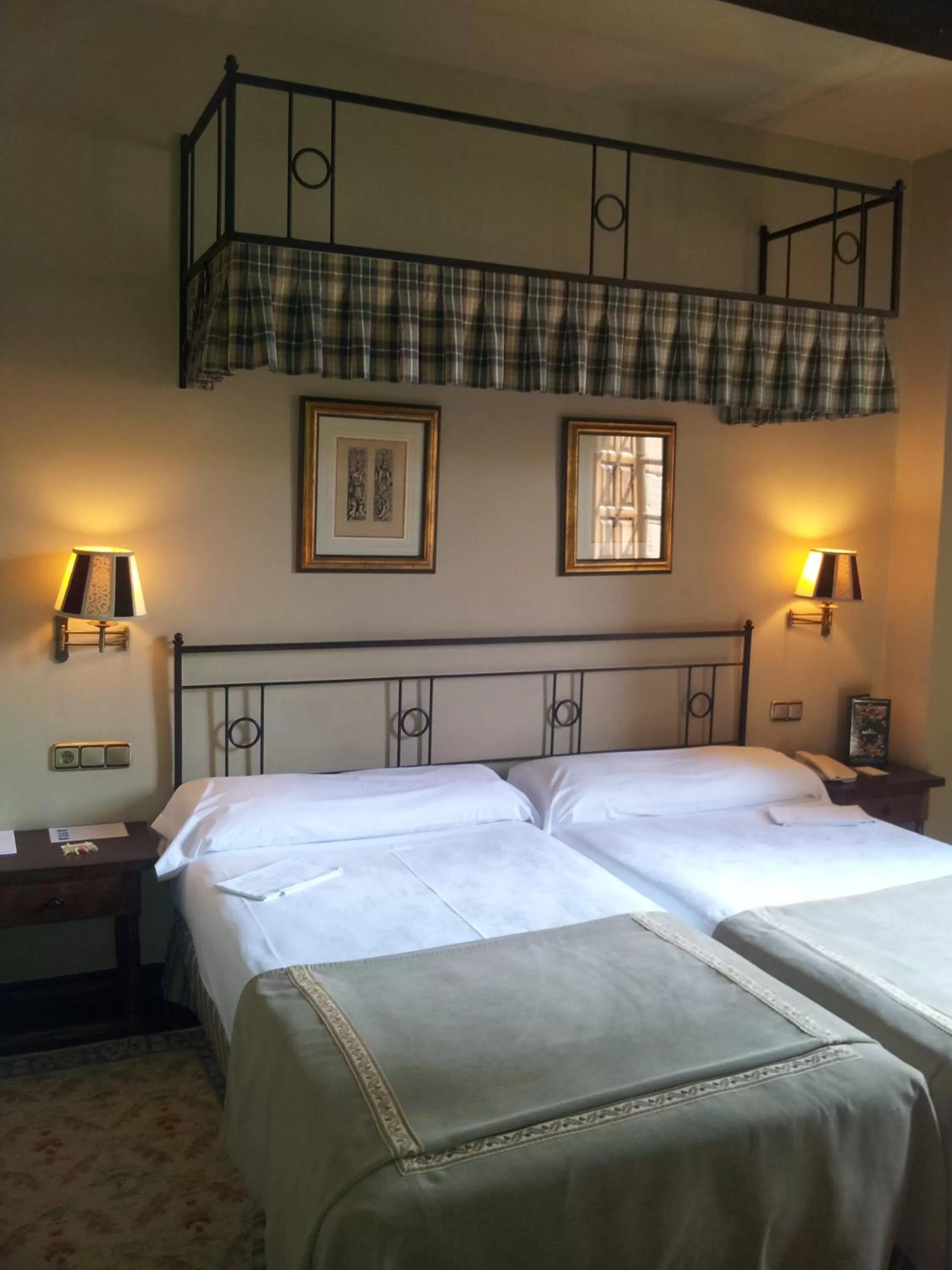 Bedroom, Bed in Parador de Santillana Gil Blas