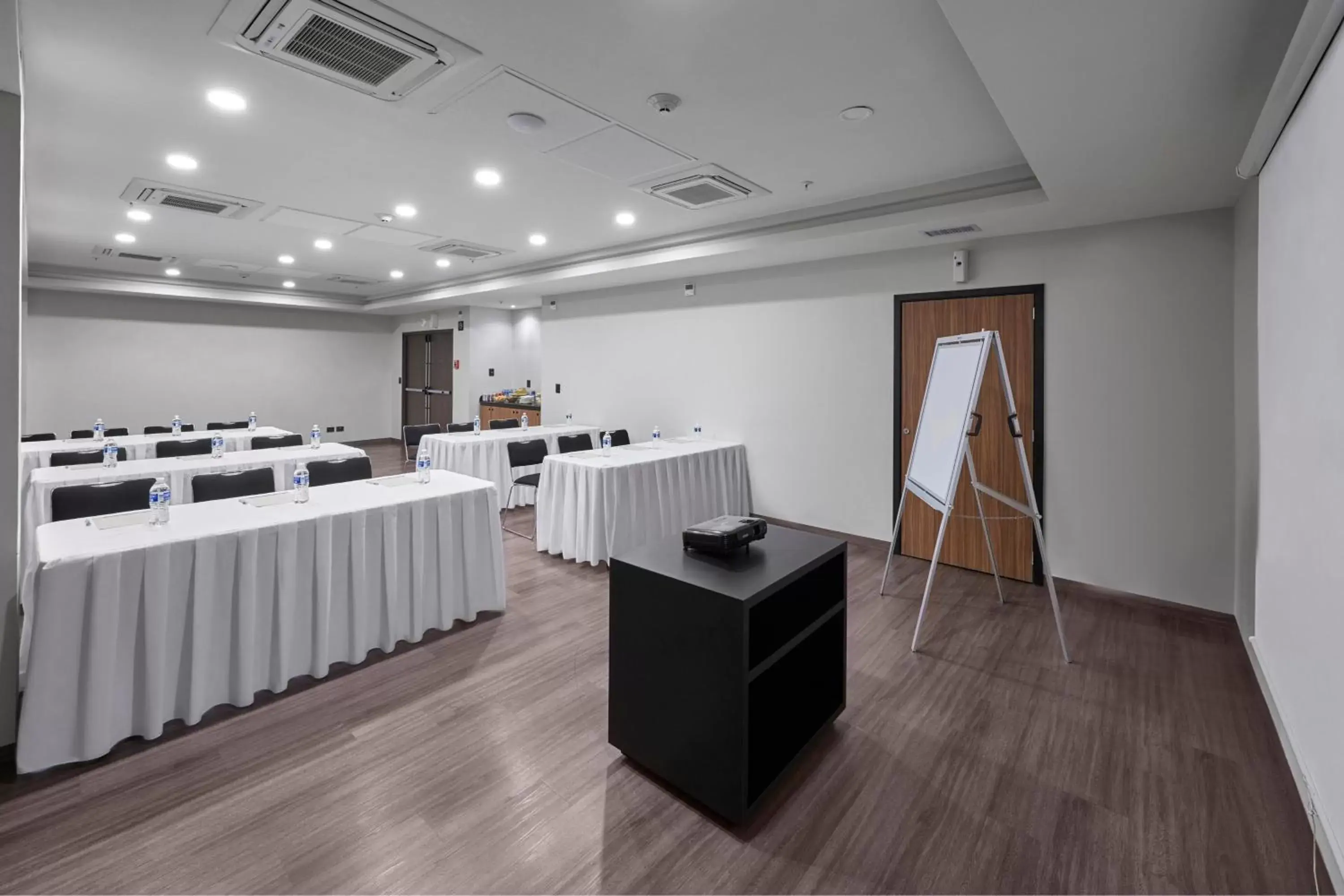 Meeting/conference room in City Express by Marriott Monterrey Lindavista