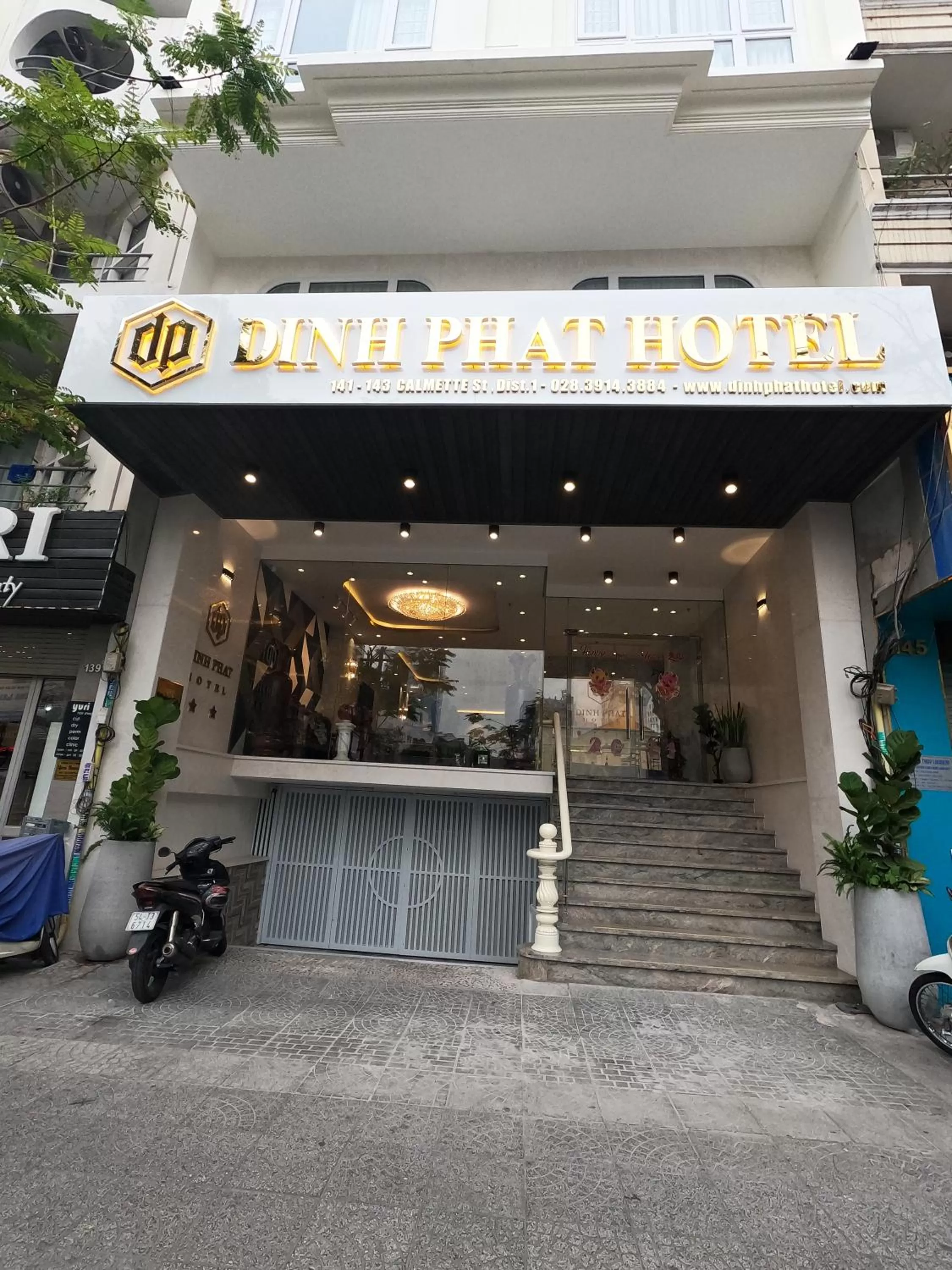 Facade/entrance in Dinh Phat Hotel