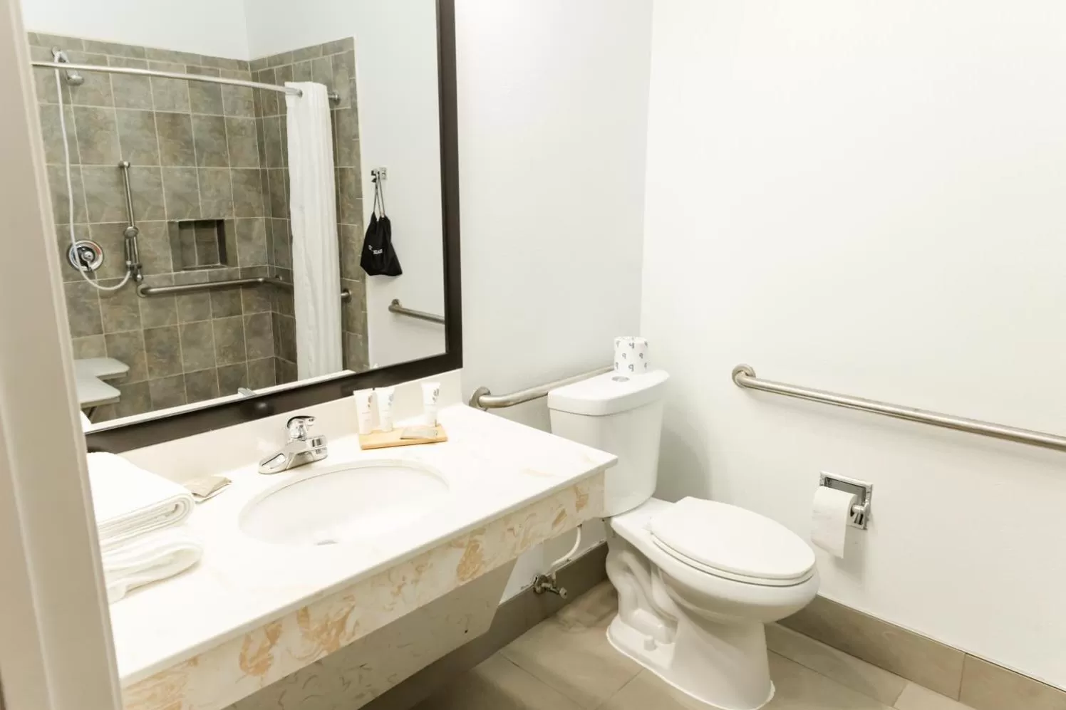 Bathroom in Country Inn & Suites by Radisson, Helen, GA