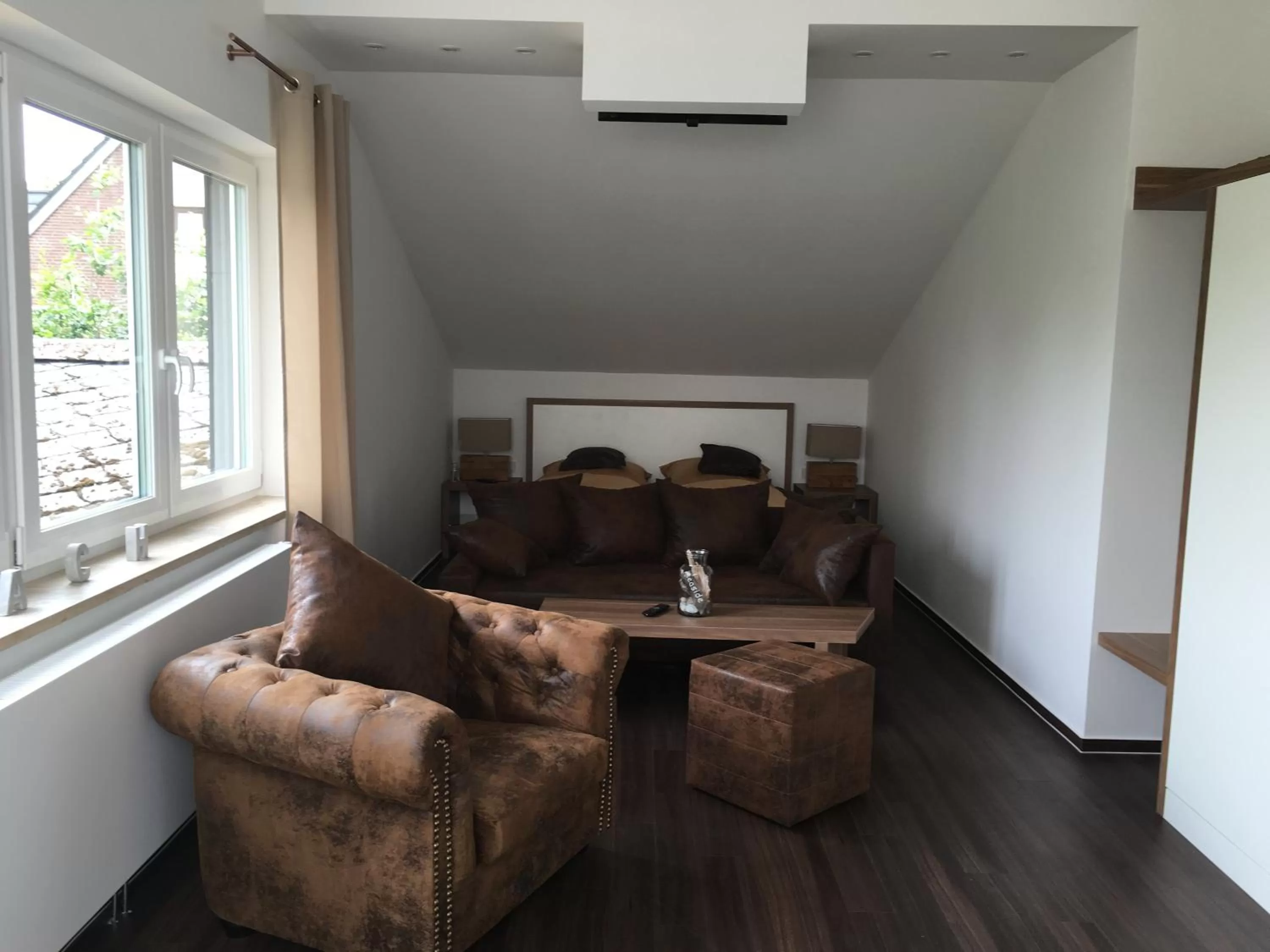 Photo of the whole room in Seaside-Townhouse