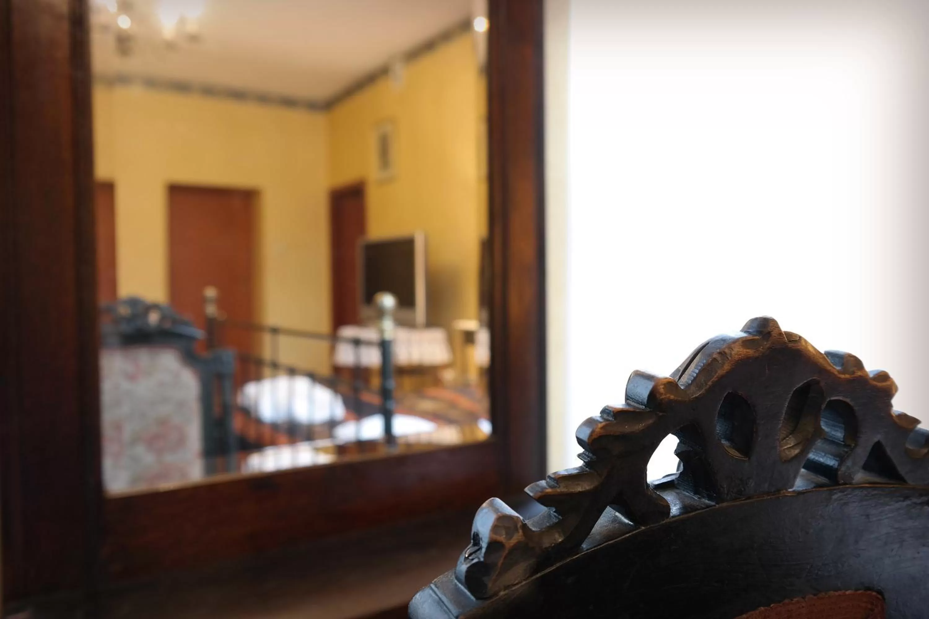 Other, Bed in Austeria Klezmer Hois