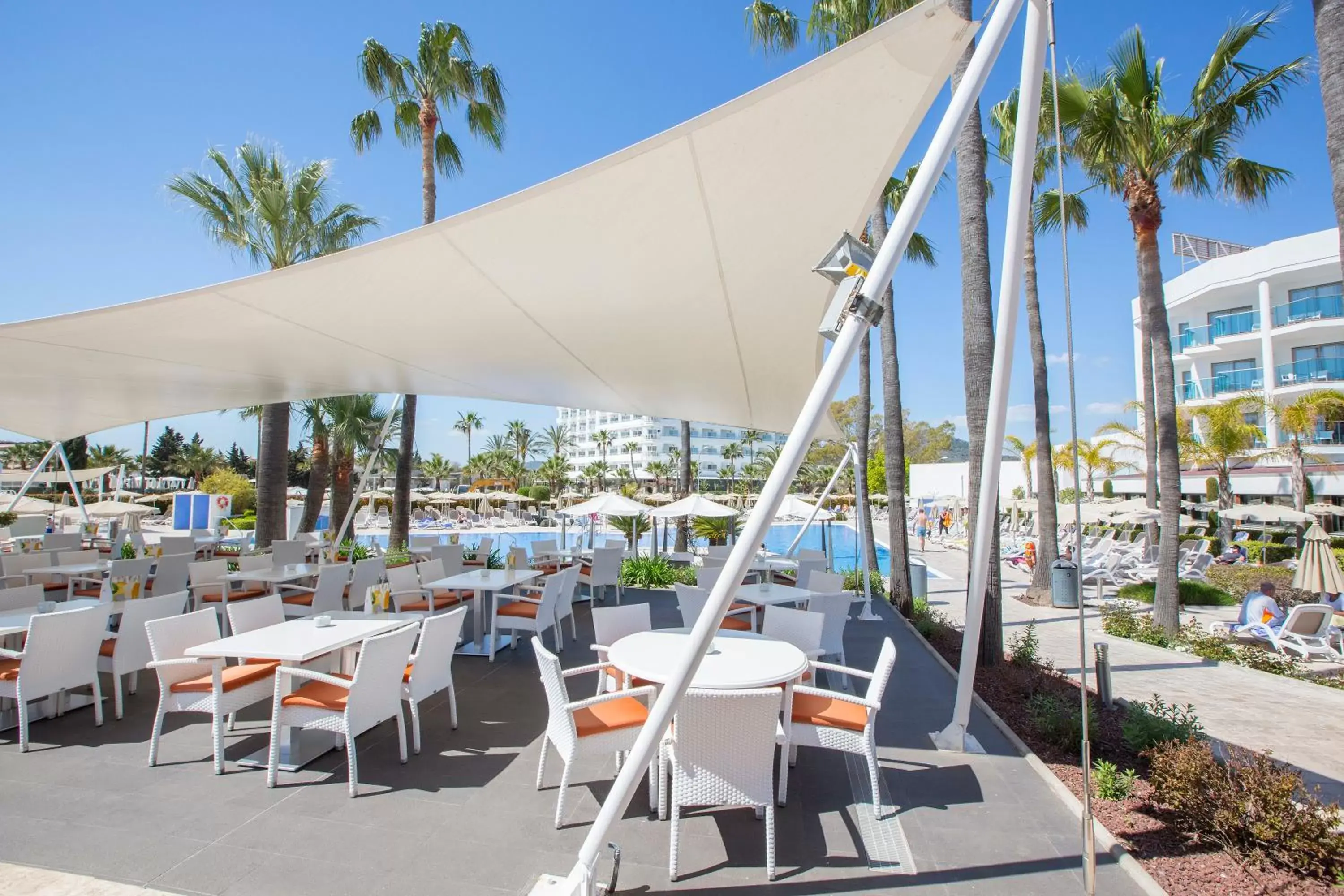 Lounge or bar, Restaurant/Places to Eat in Hipotels Cala Millor Park