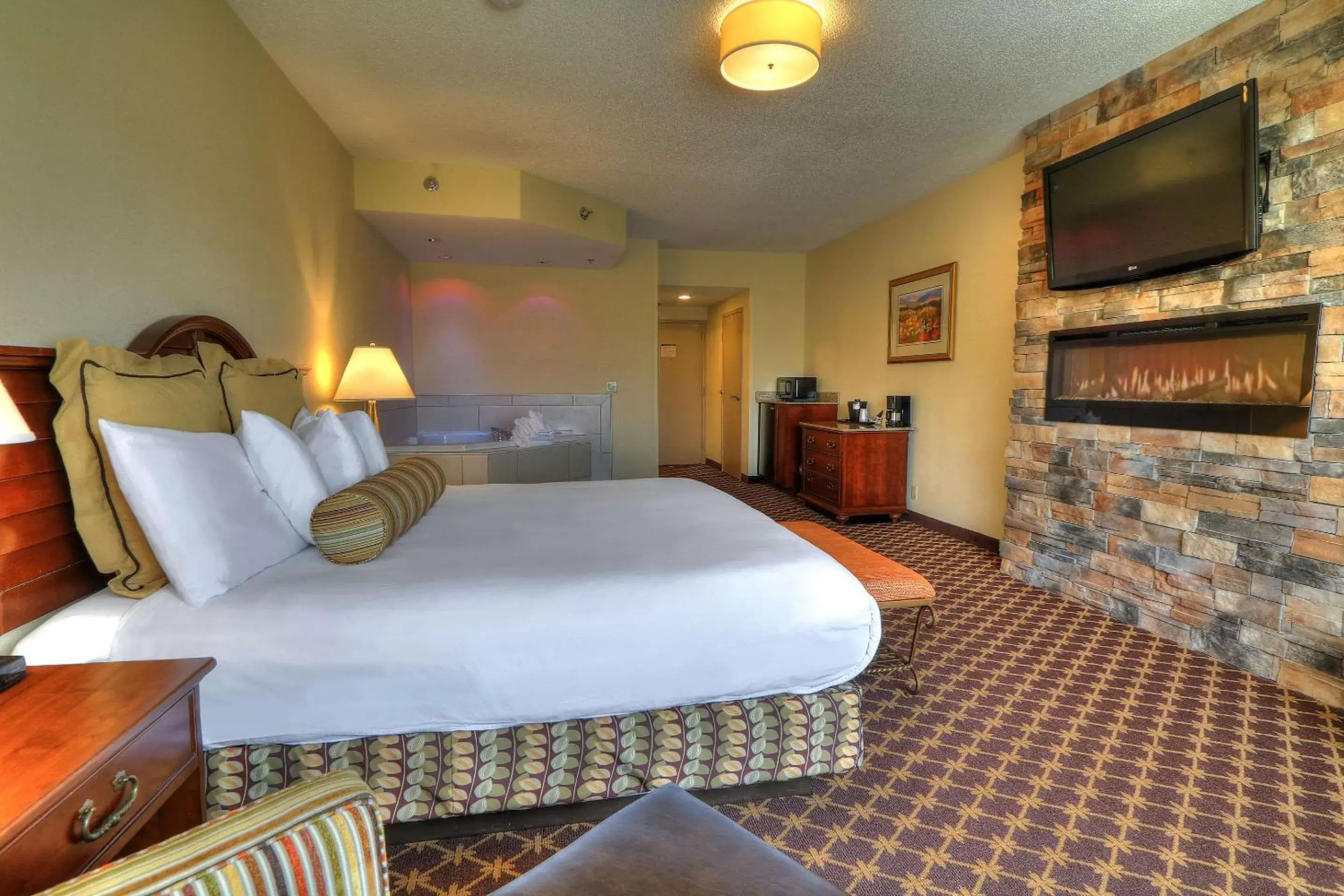 Photo of the whole room, Bed in Quality Inn Near the Island Pigeon Forge
