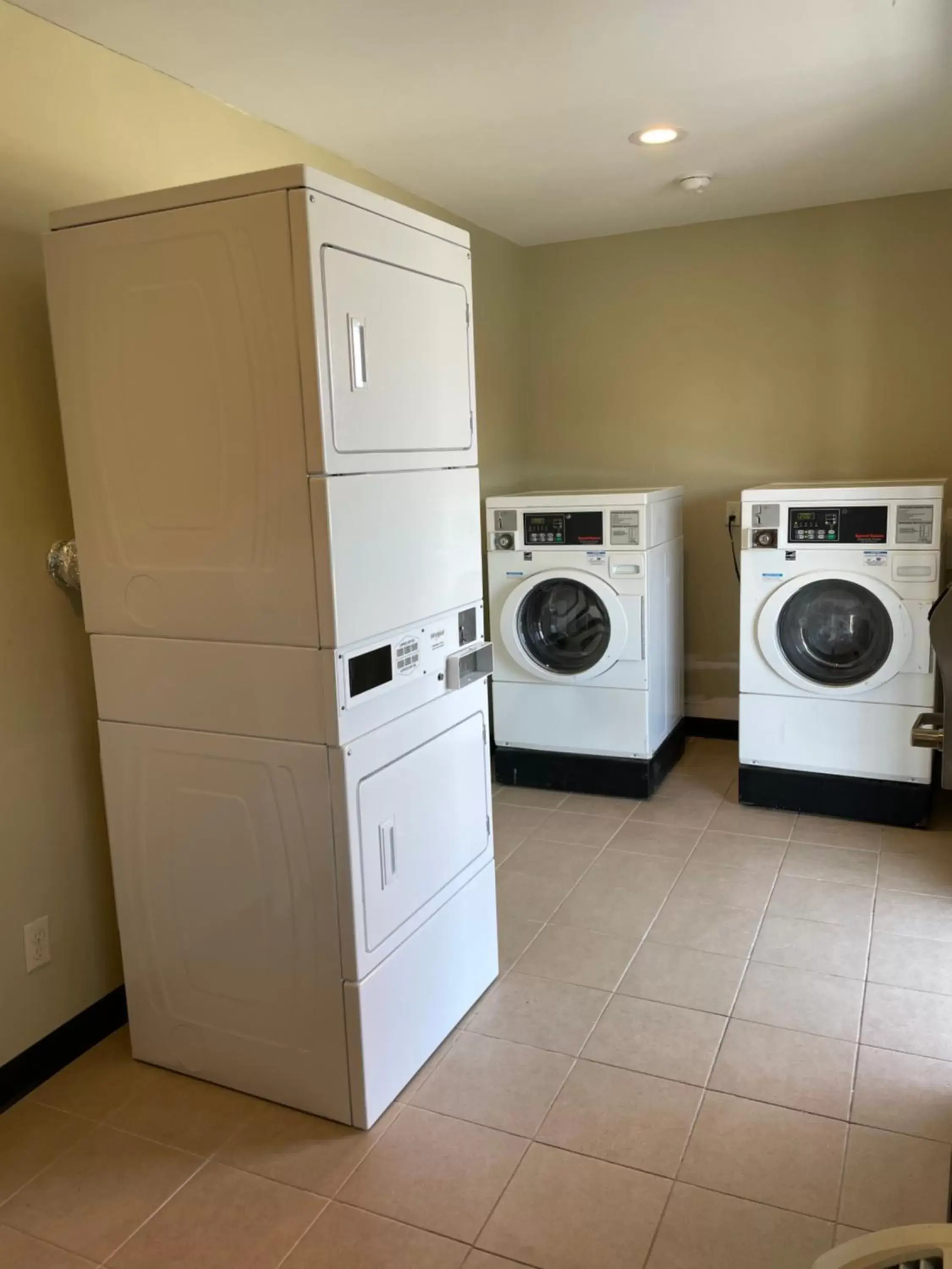 laundry, Kitchen/Kitchenette in Travelodge by Wyndham Tuscaloosa