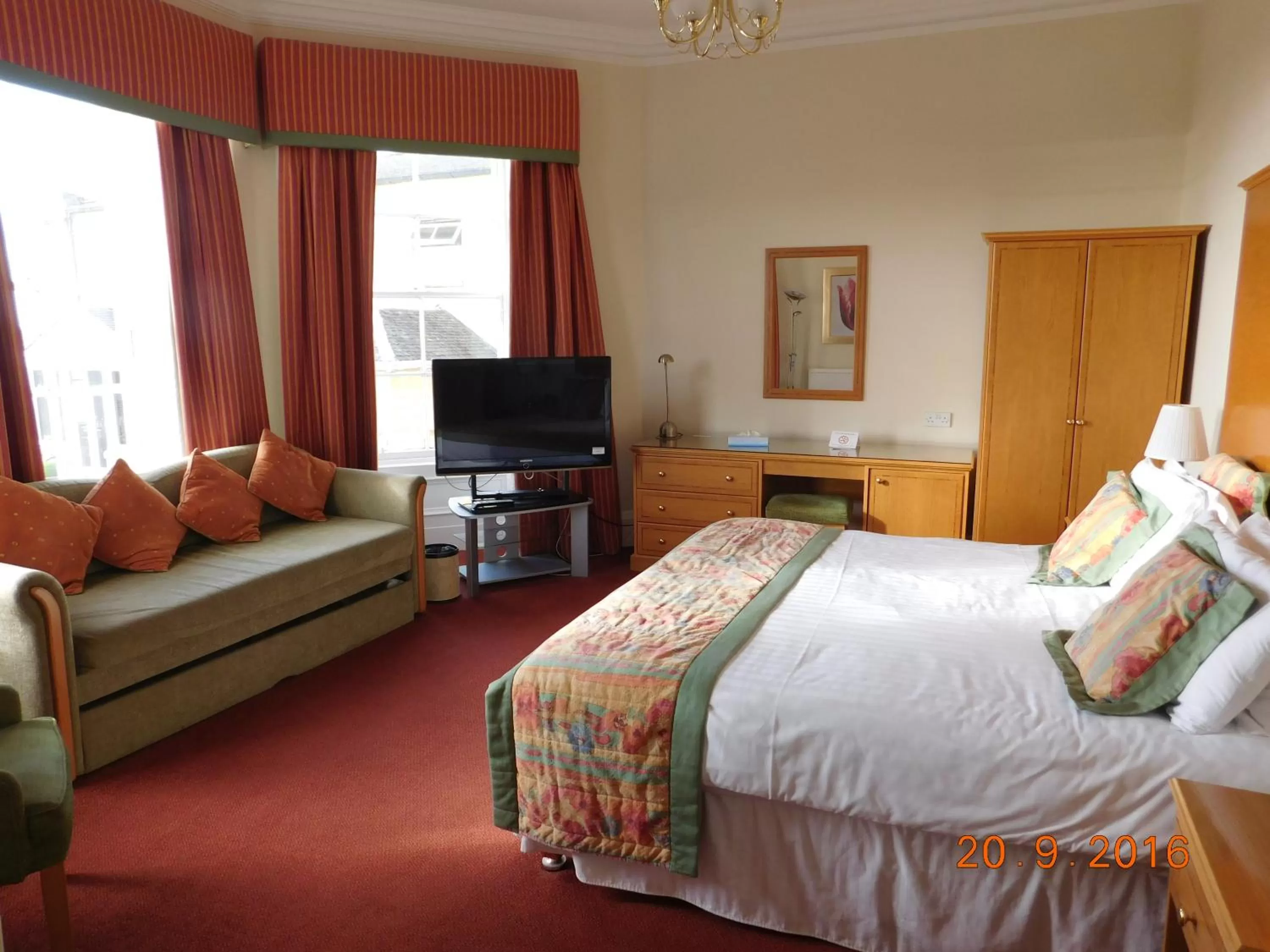 Bedroom, Bed in Horizon Hotel