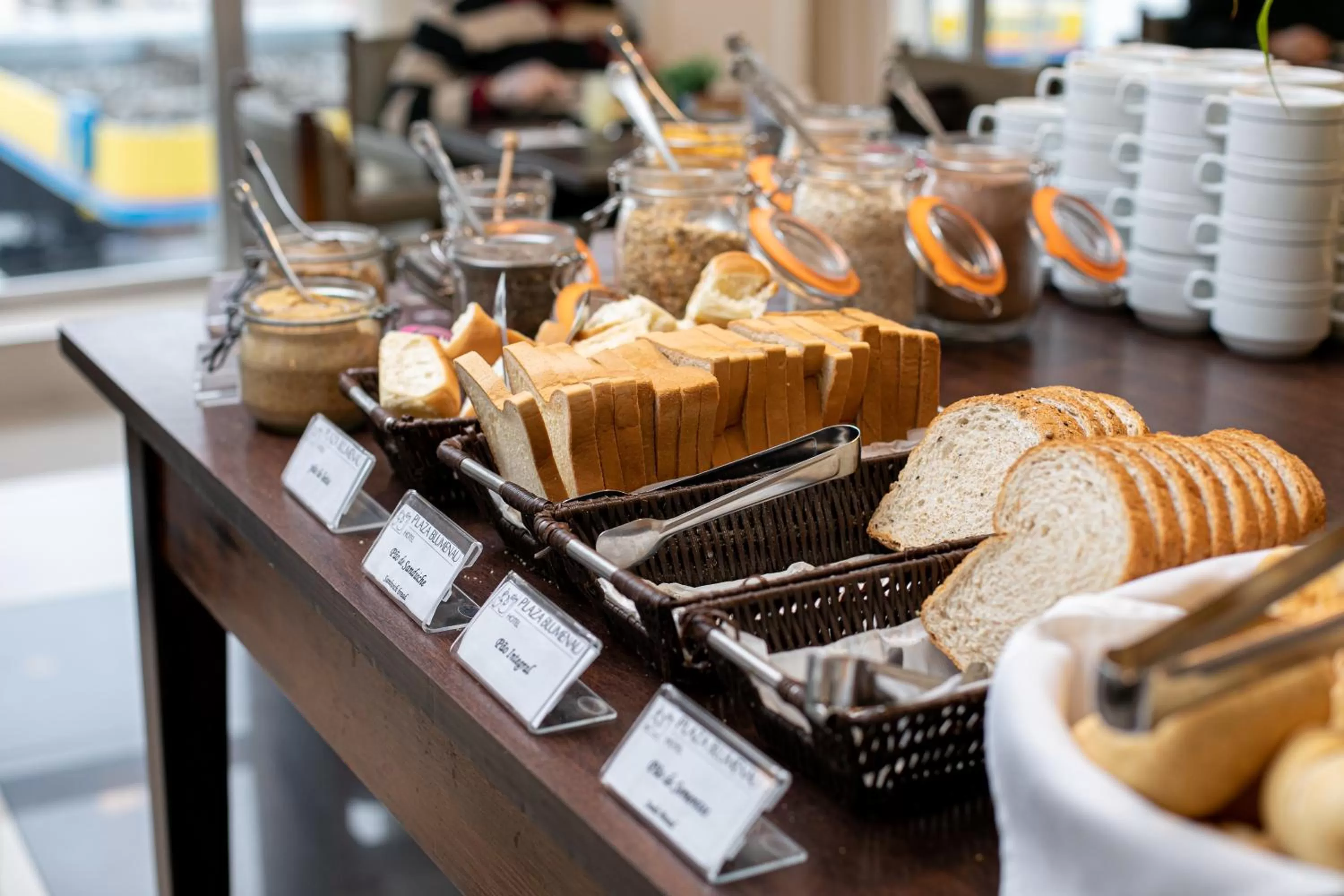 Breakfast in Plaza Blumenau Hotel