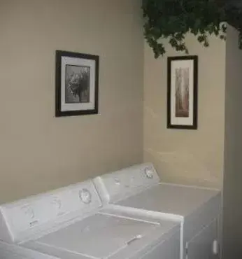 Area and facilities, Bathroom in All Seasons Inn