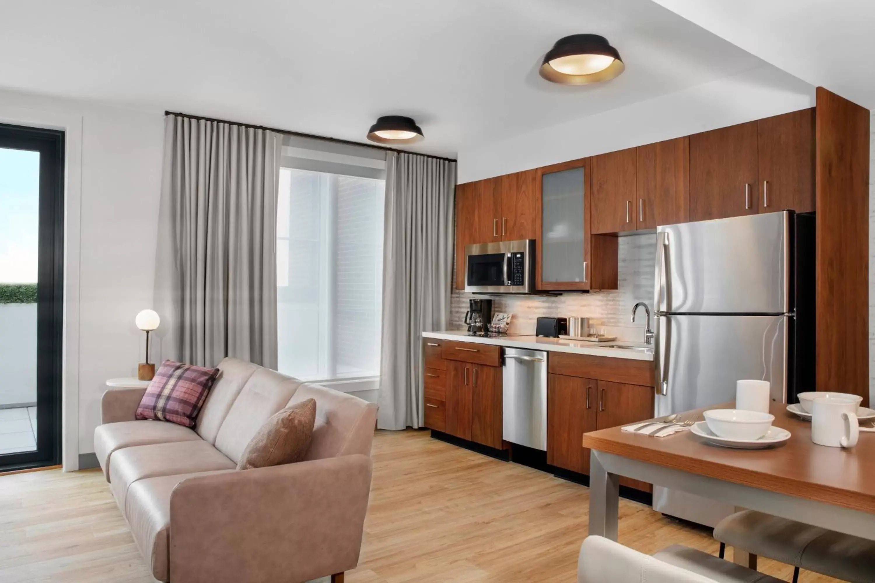Living room, Kitchen/Kitchenette in Residence Inn by Marriott Norwalk