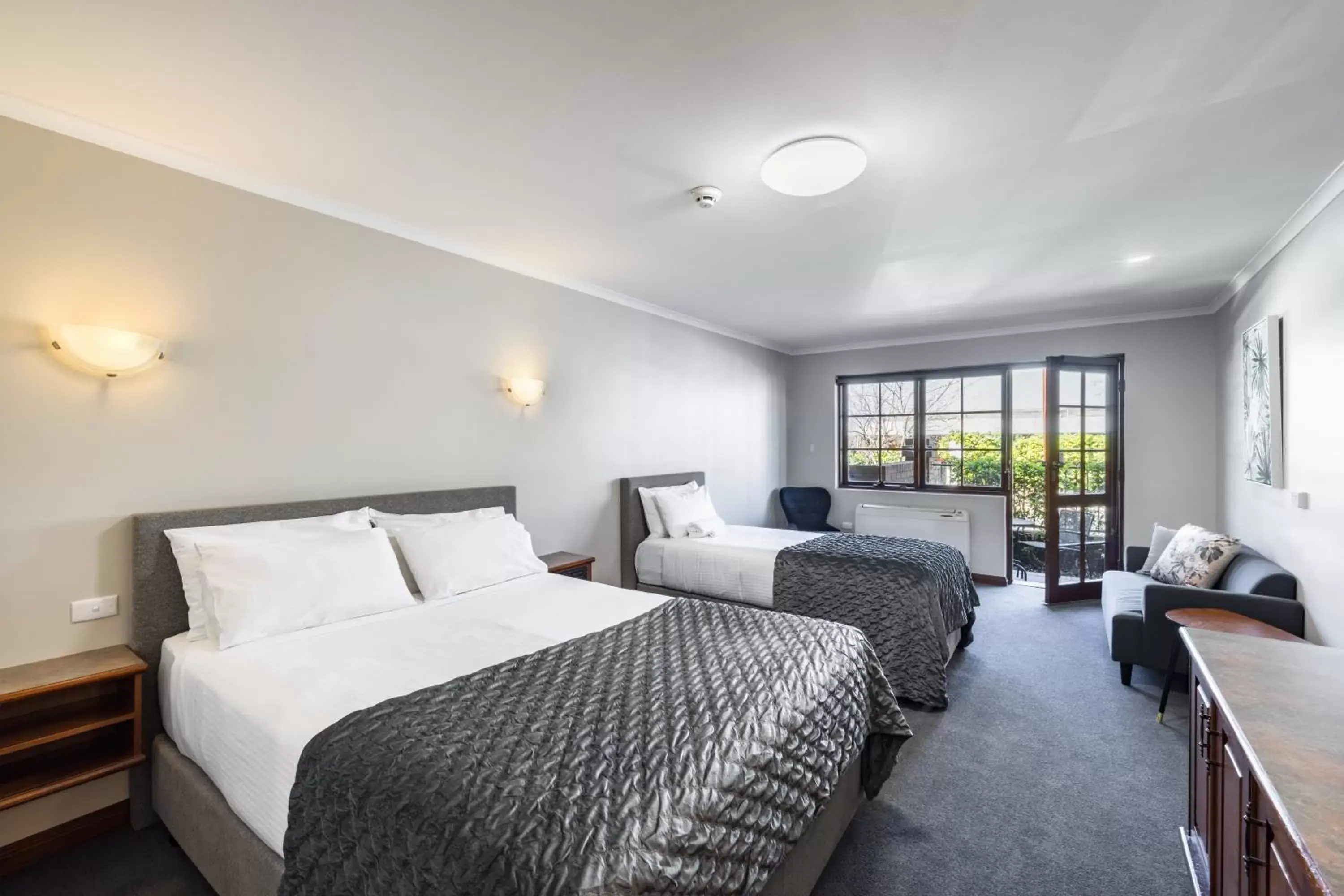 Bed in Adelaide Inn