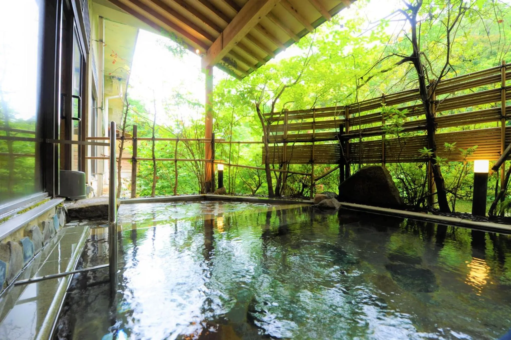 Hot Spring Bath in Shirasagiyu Tawaraya