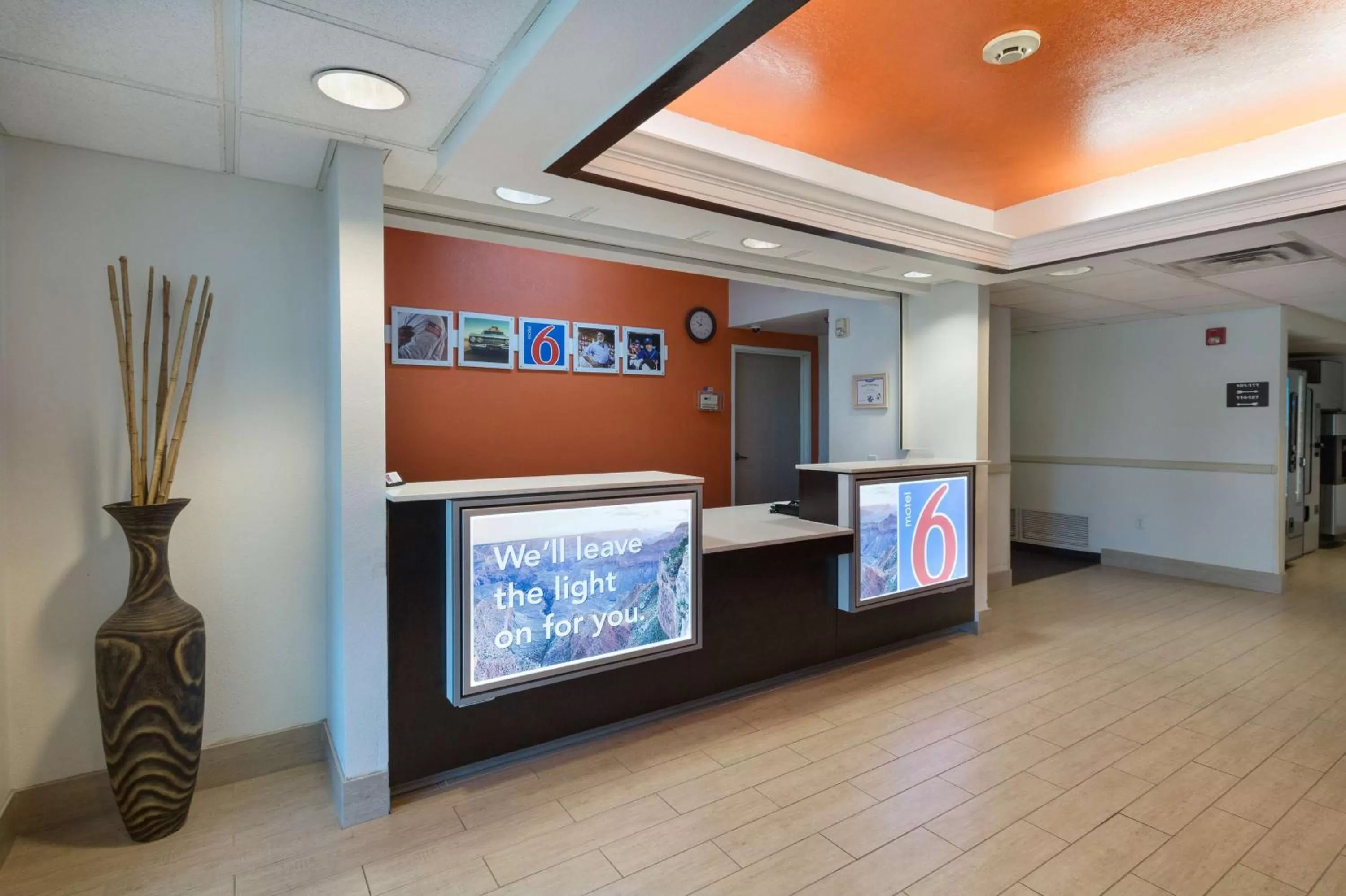 Property logo or sign in Motel 6-Hillsboro, TX