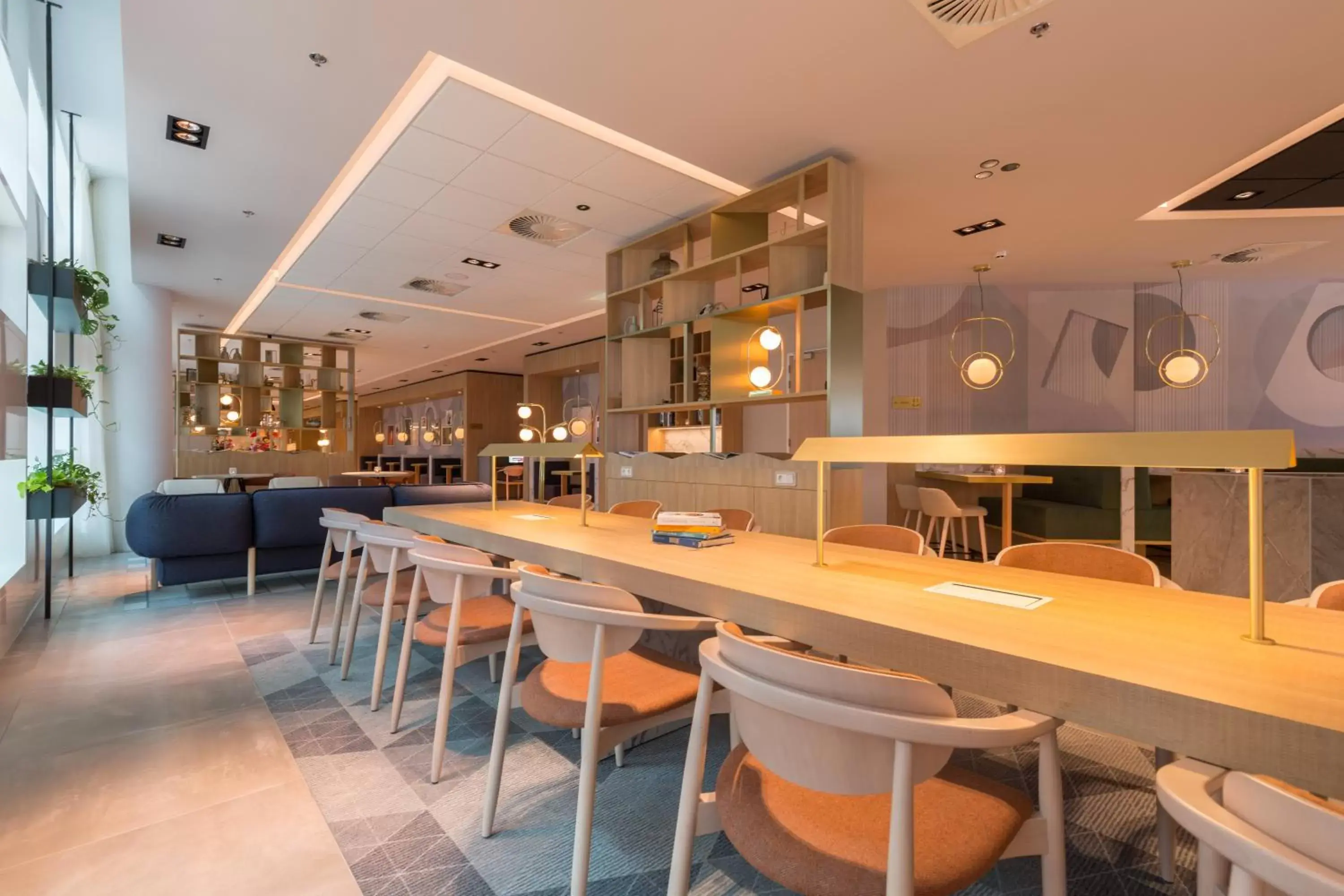 Property building, Lounge/Bar in Crowne Plaza Utrecht - Central Station, an IHG Hotel