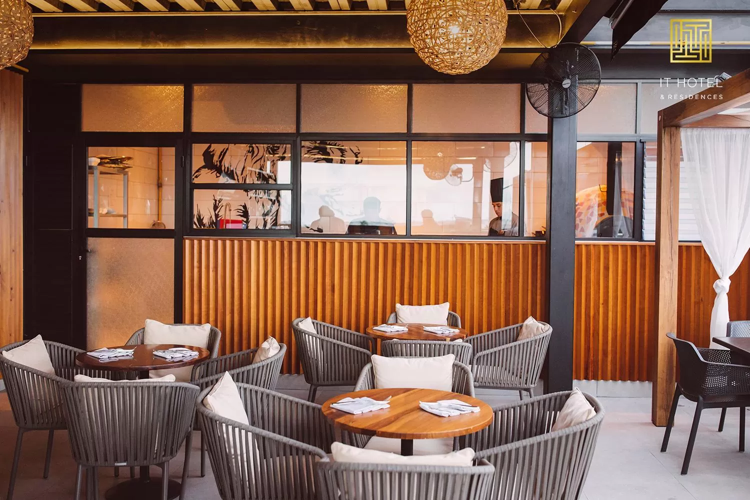 Restaurant/places to eat in IT Boutique Hotel & Restaurant