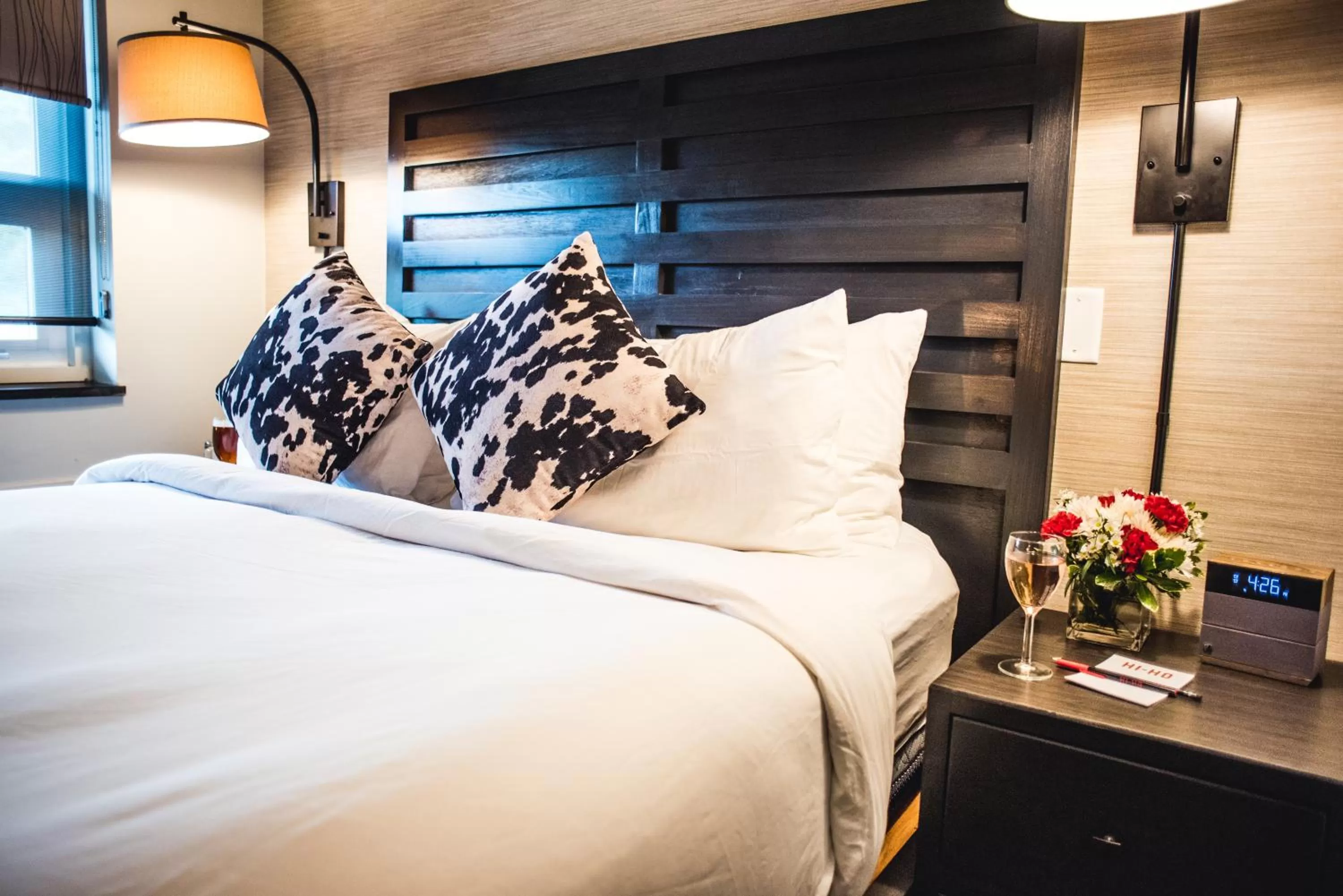 Bedroom, Bed in Hotel Hi-Ho - Contactless Check-In