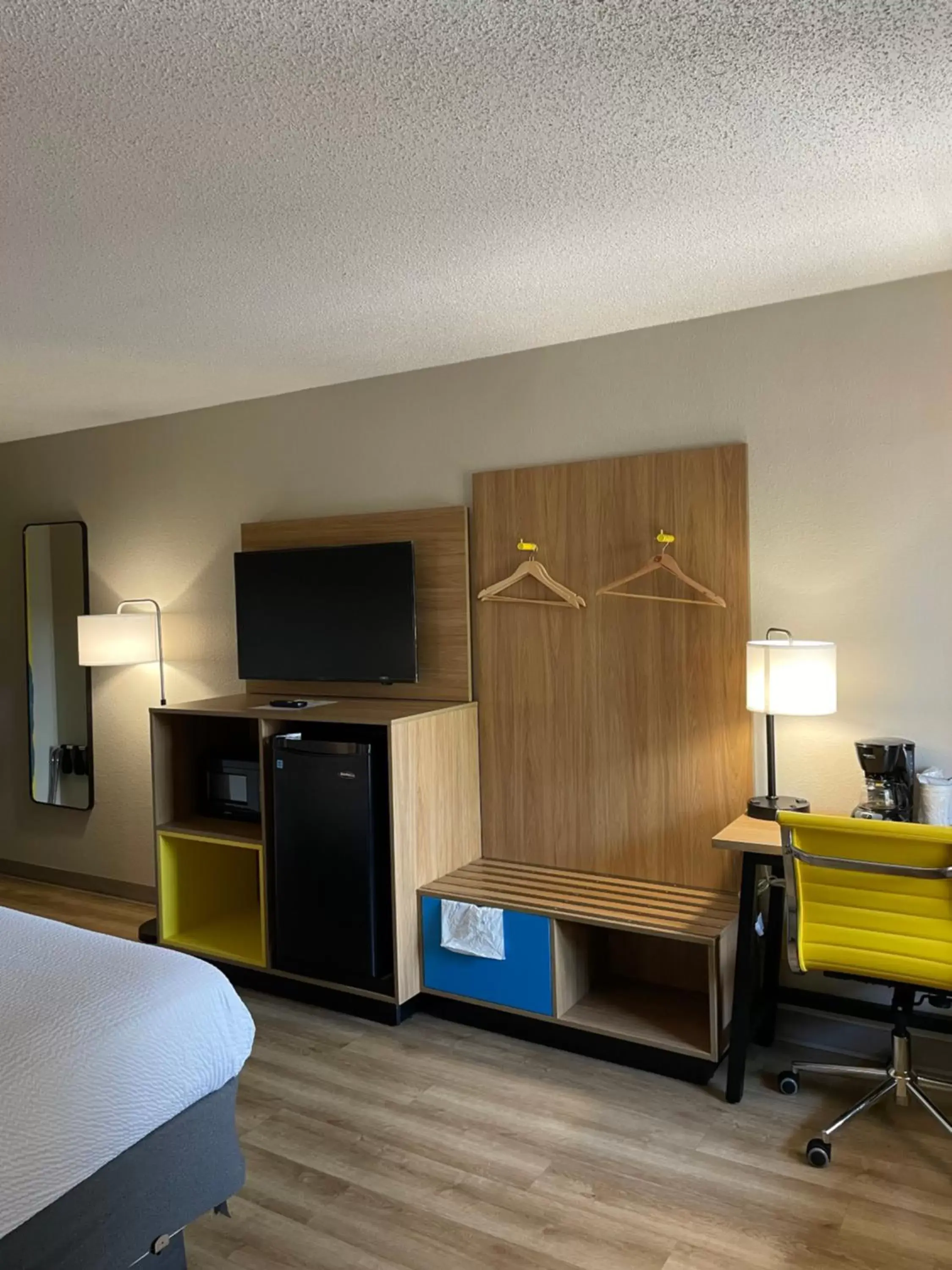 TV/Entertainment Center in Days Inn by Wyndham Florence Near Civic Center