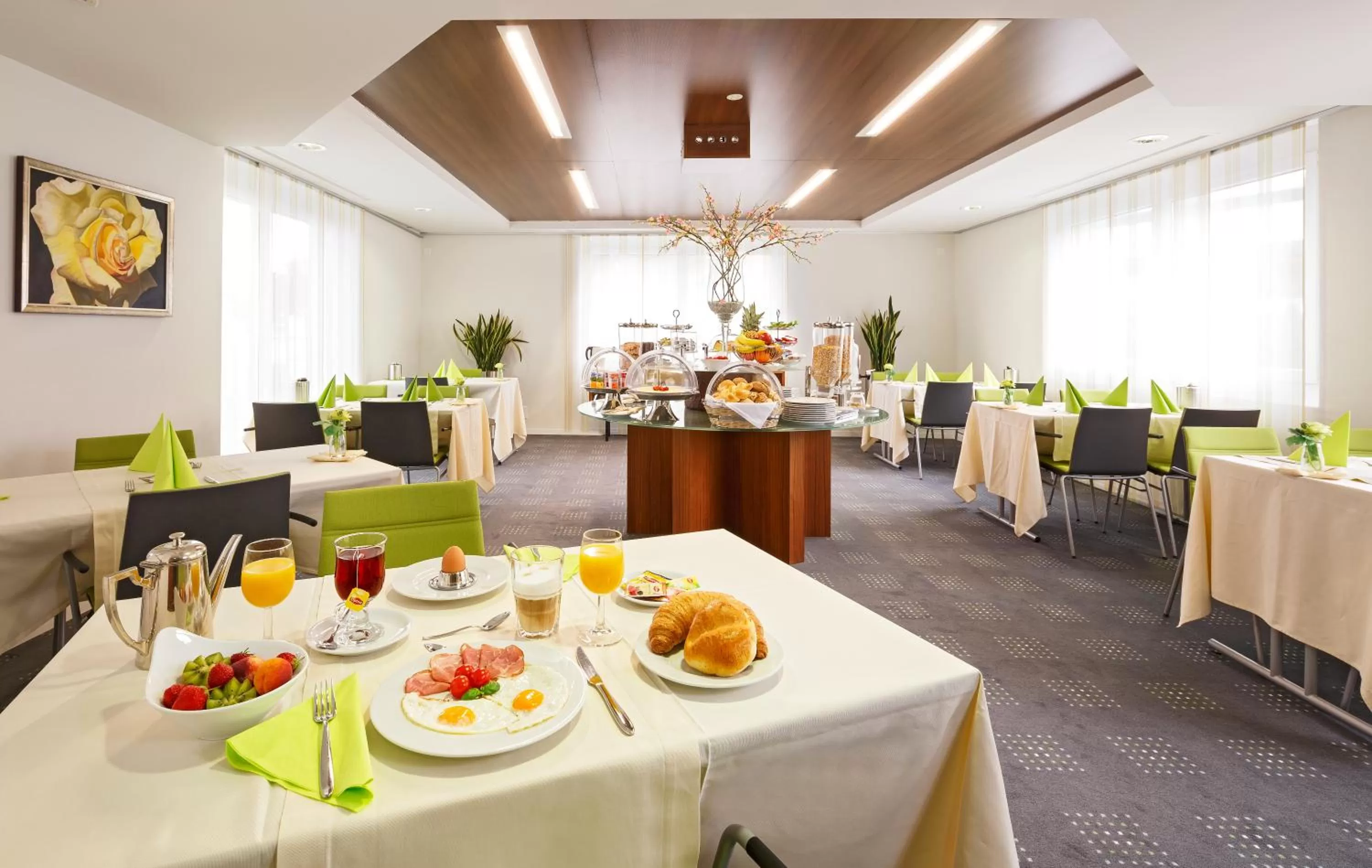 Restaurant/places to eat in Business Hotel First