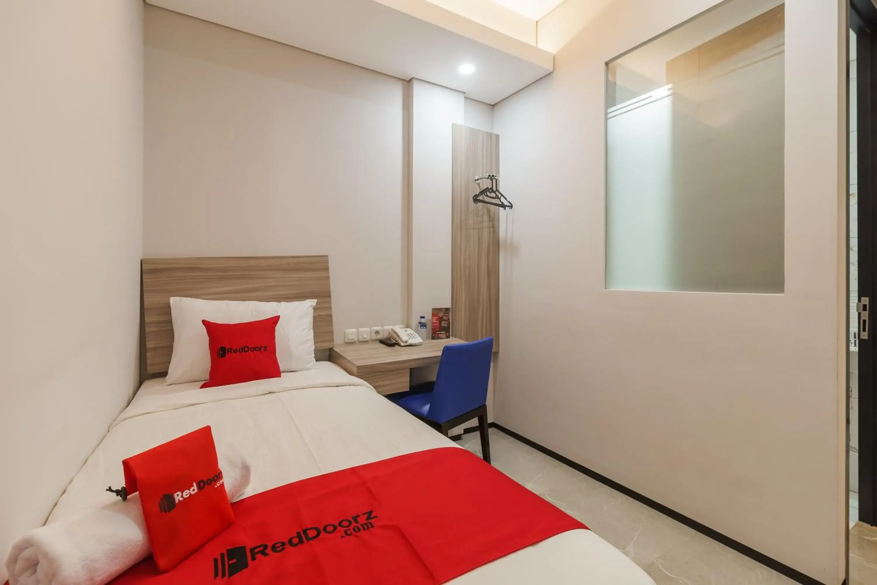 Bedroom, Bed in RedDoorz Plus near Senayan City Bedroom, Bed in RedDoorz Plus near Senayan City