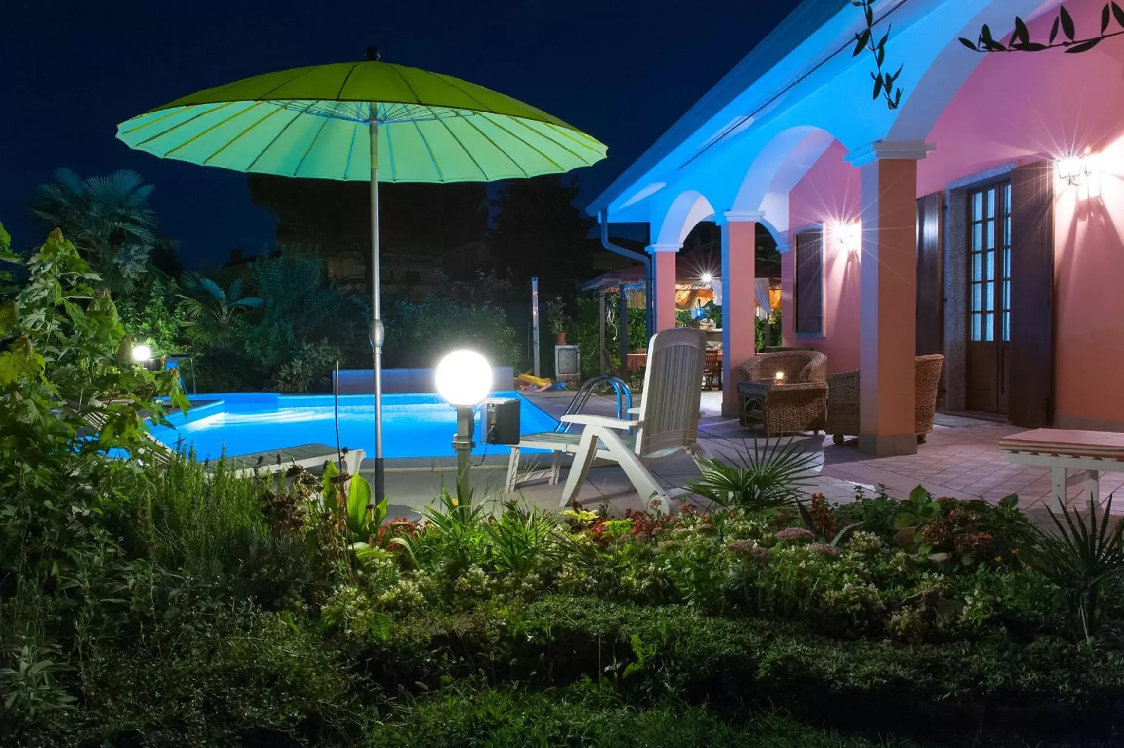 Garden, Swimming Pool in B&B Villa Gloriana