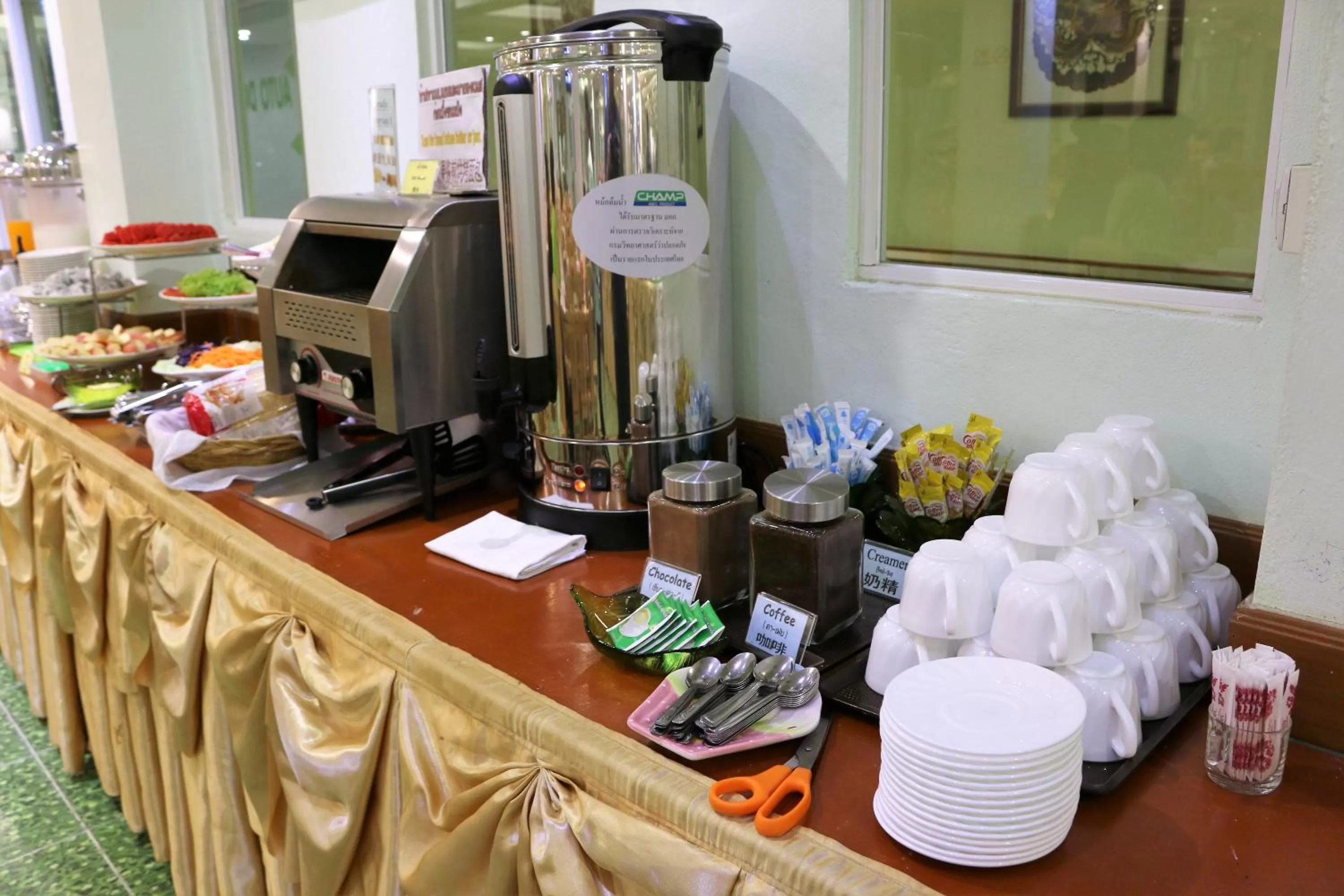 Food and drinks in Lucky Green View