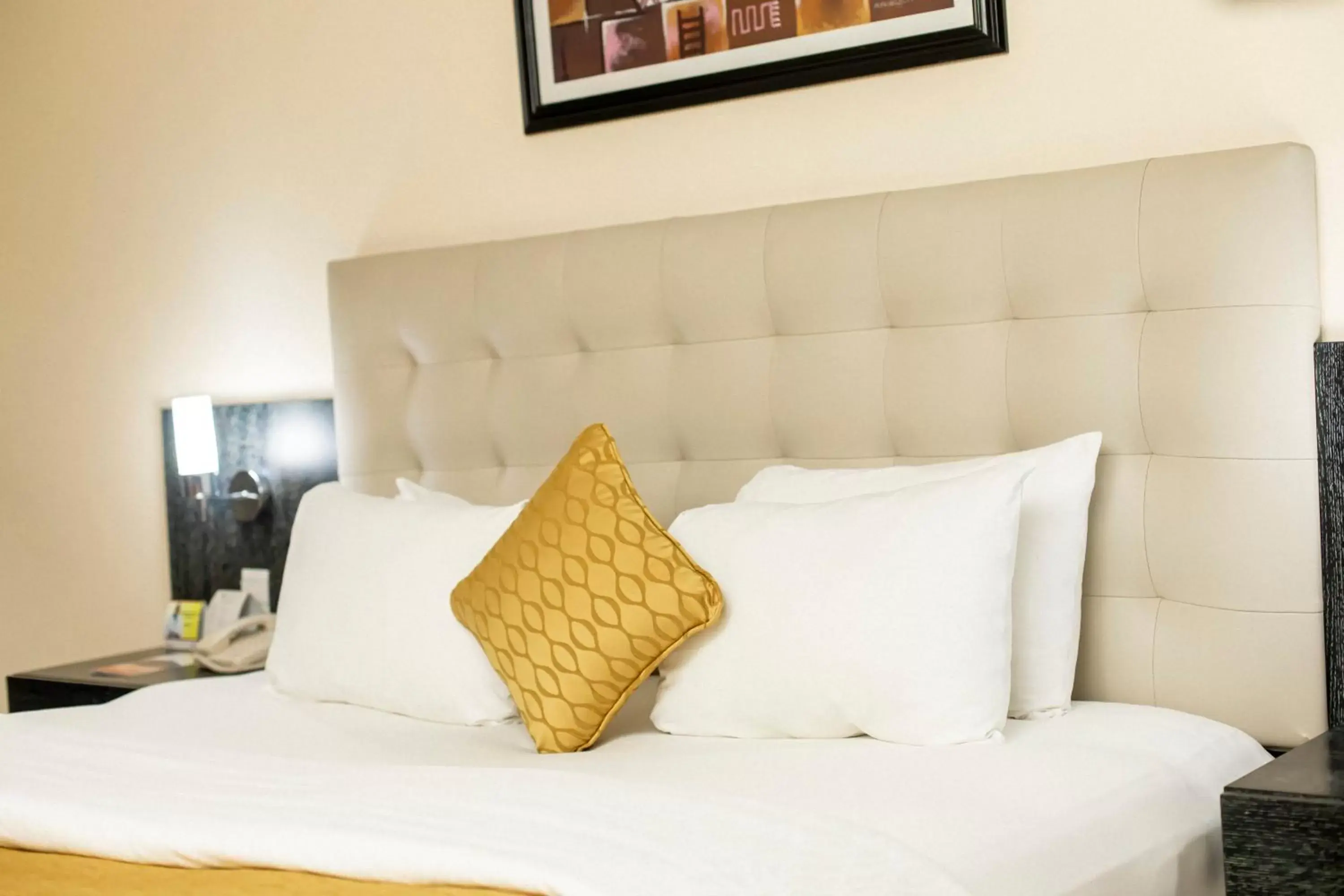 Bed in Best Western Premier Accra Airport Hotel