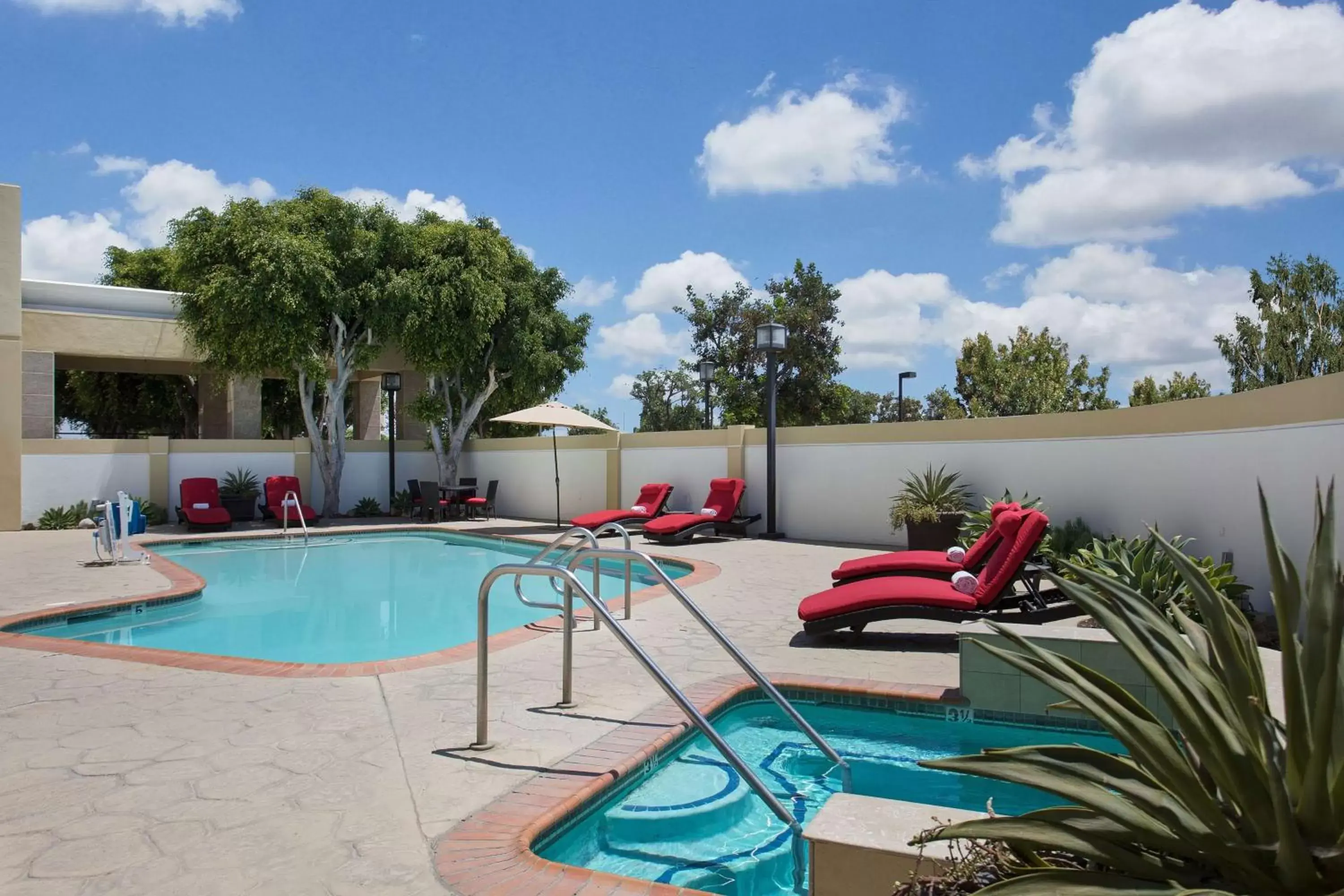 Pool view, Swimming Pool in DoubleTree by Hilton Los Angeles Norwalk