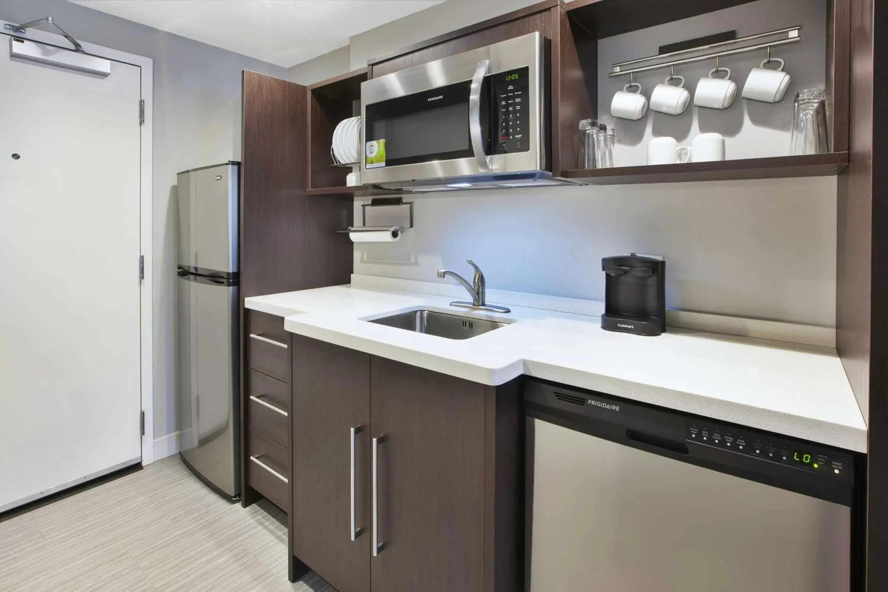 Kitchen or kitchenette, Kitchen/Kitchenette in Home2 Suites By Hilton Pittsburgh Area Beaver Valley