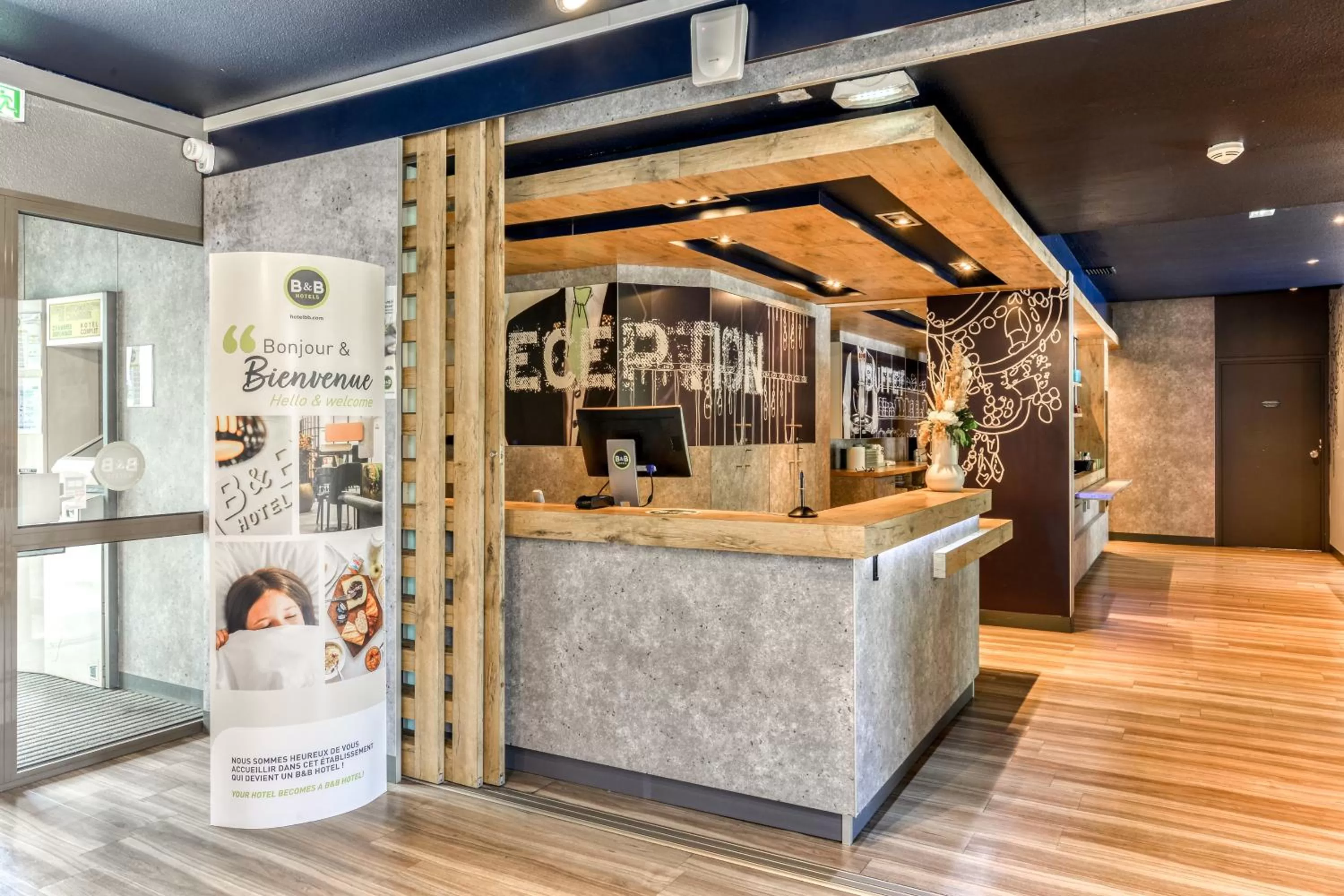 Lobby or reception in B&B HOTEL Montpellier Sud Lattes