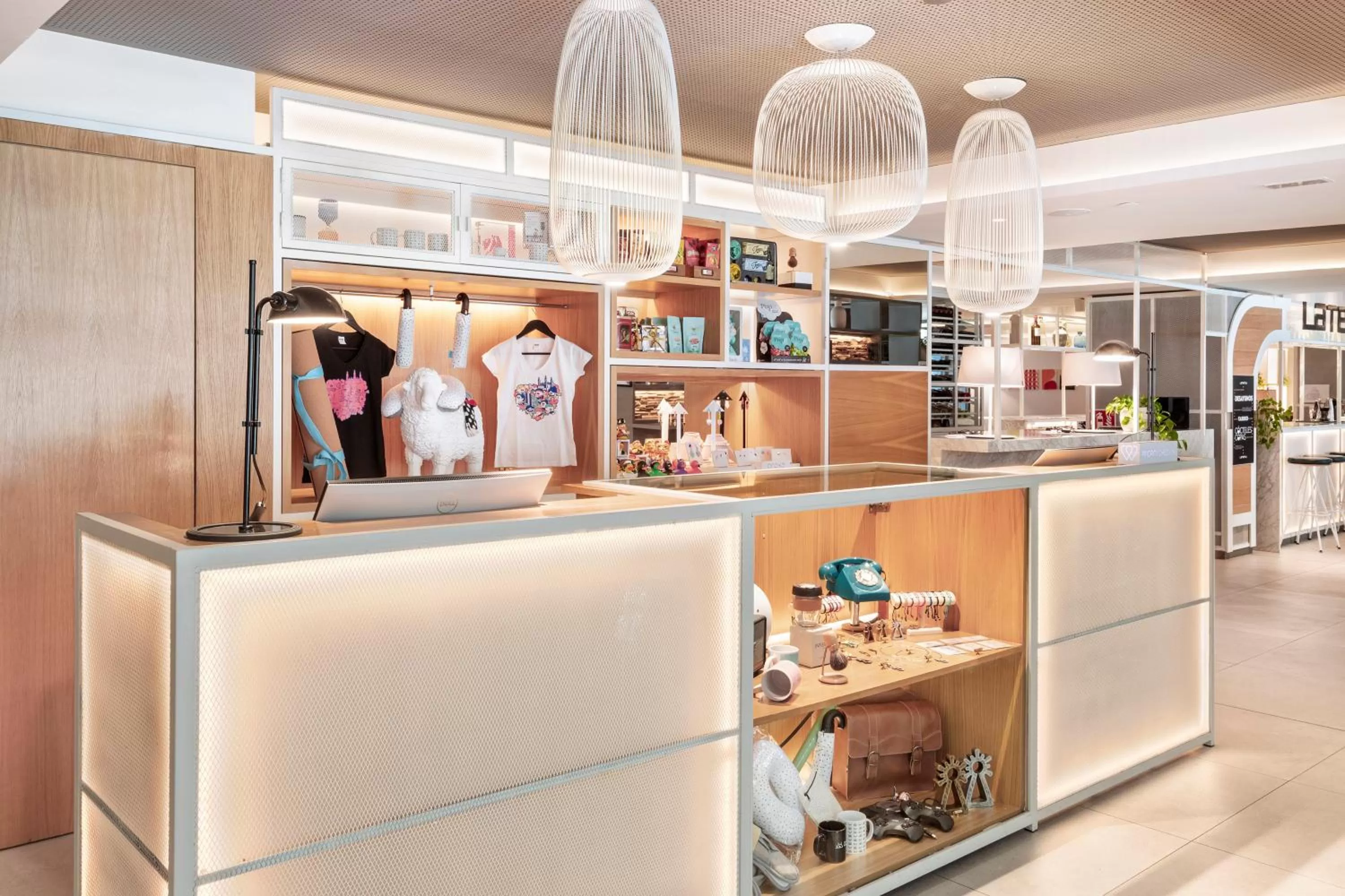 Lobby or reception in INNSiDE by Meliá Zaragoza