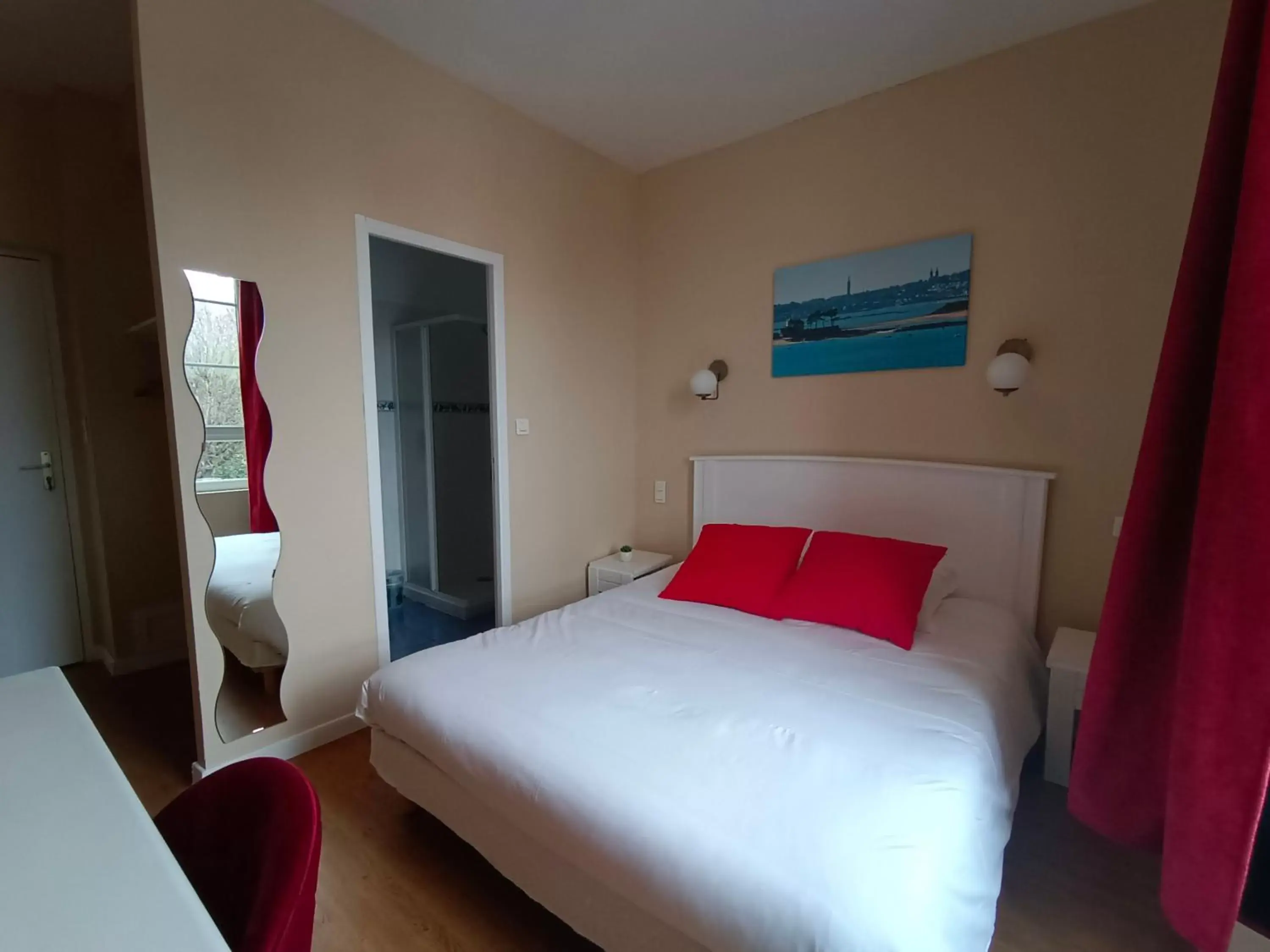 Bedroom, Bed in Hôtel de la Mairie