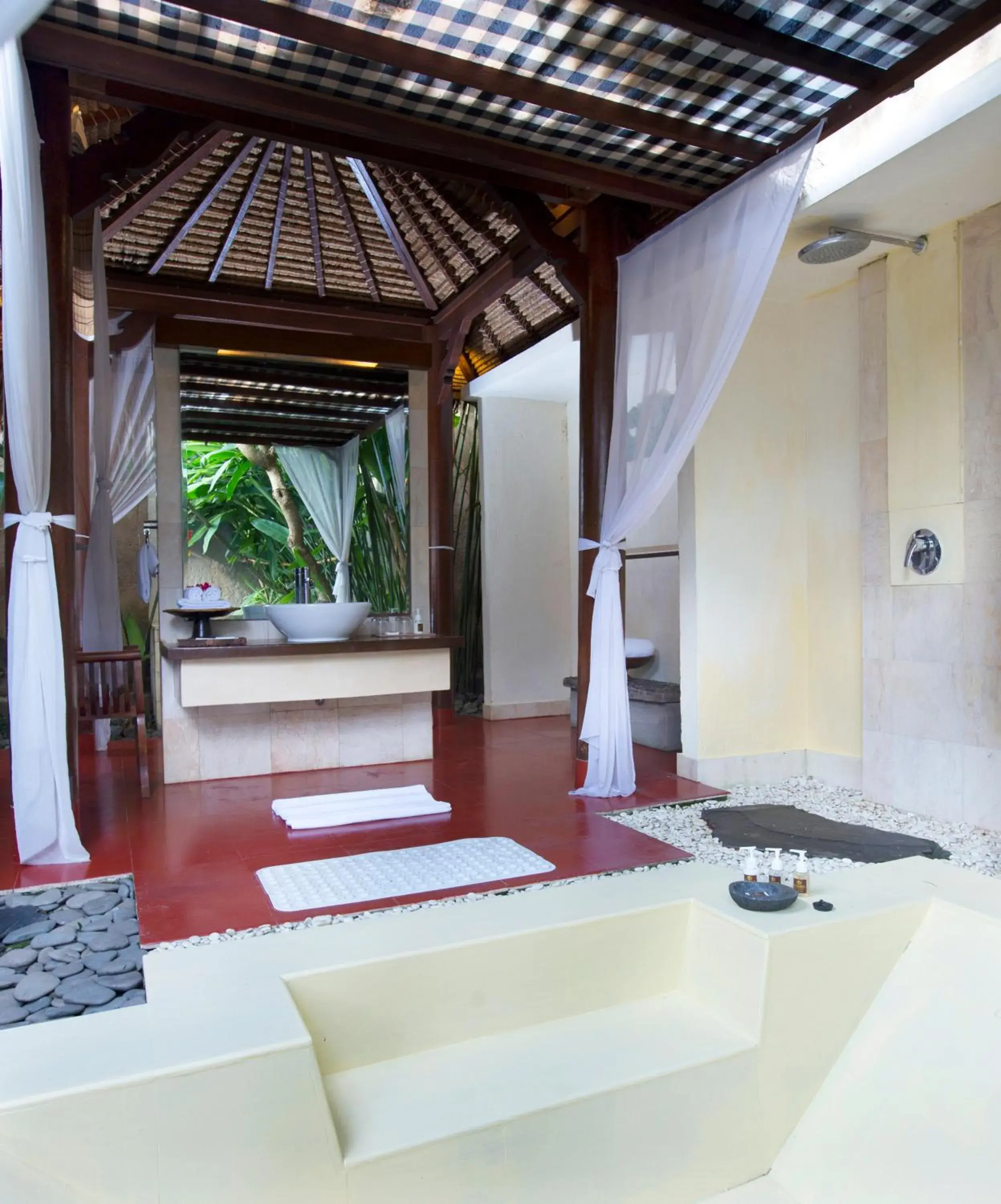 Bathroom in The Mansion Resort Hotel & Spa