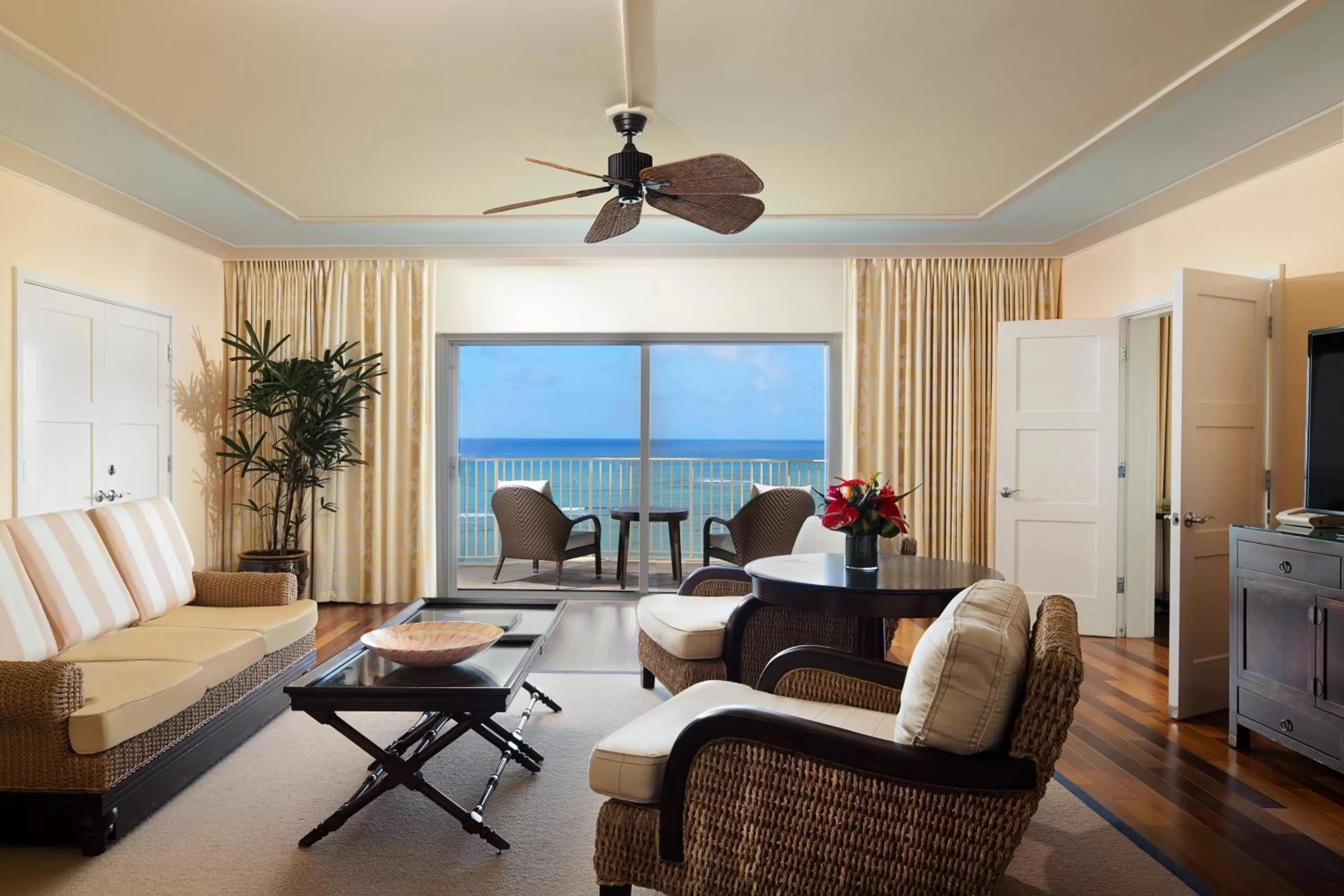 Living room in The Kahala Hotel and Resort