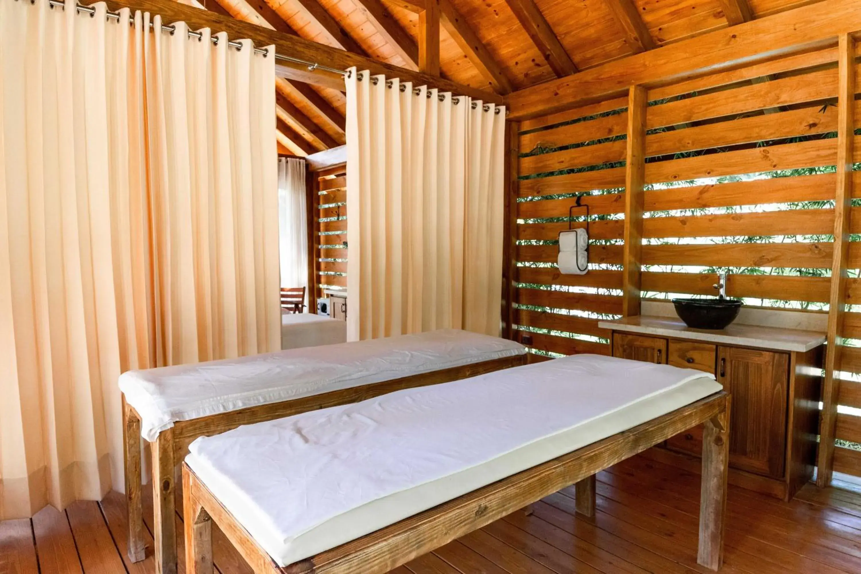Massage, Bed in Hotel Gran Jimenoa