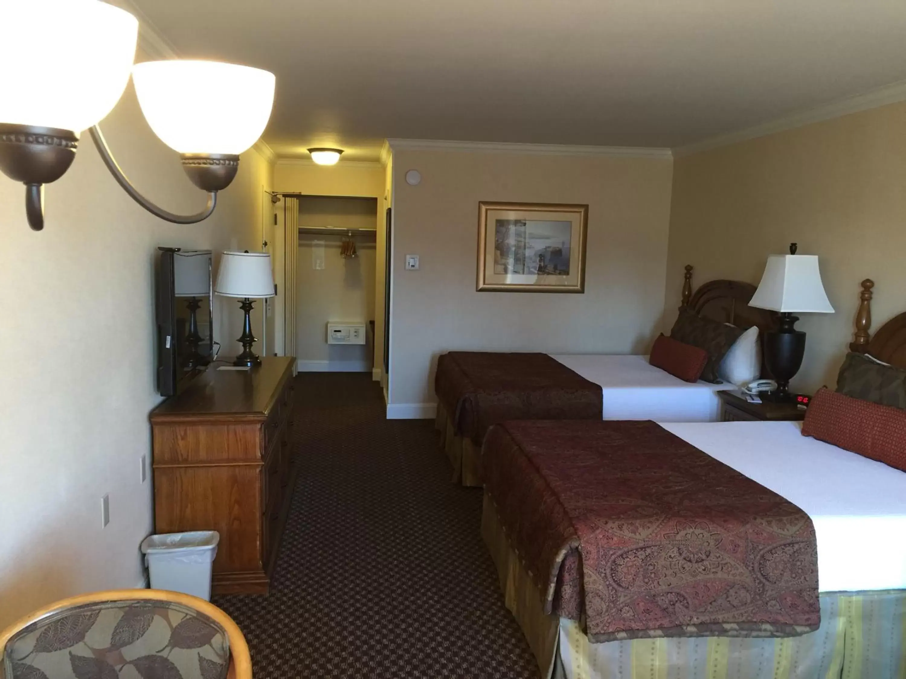 Photo of the whole room, Room Photo in Coventry Motor Inn