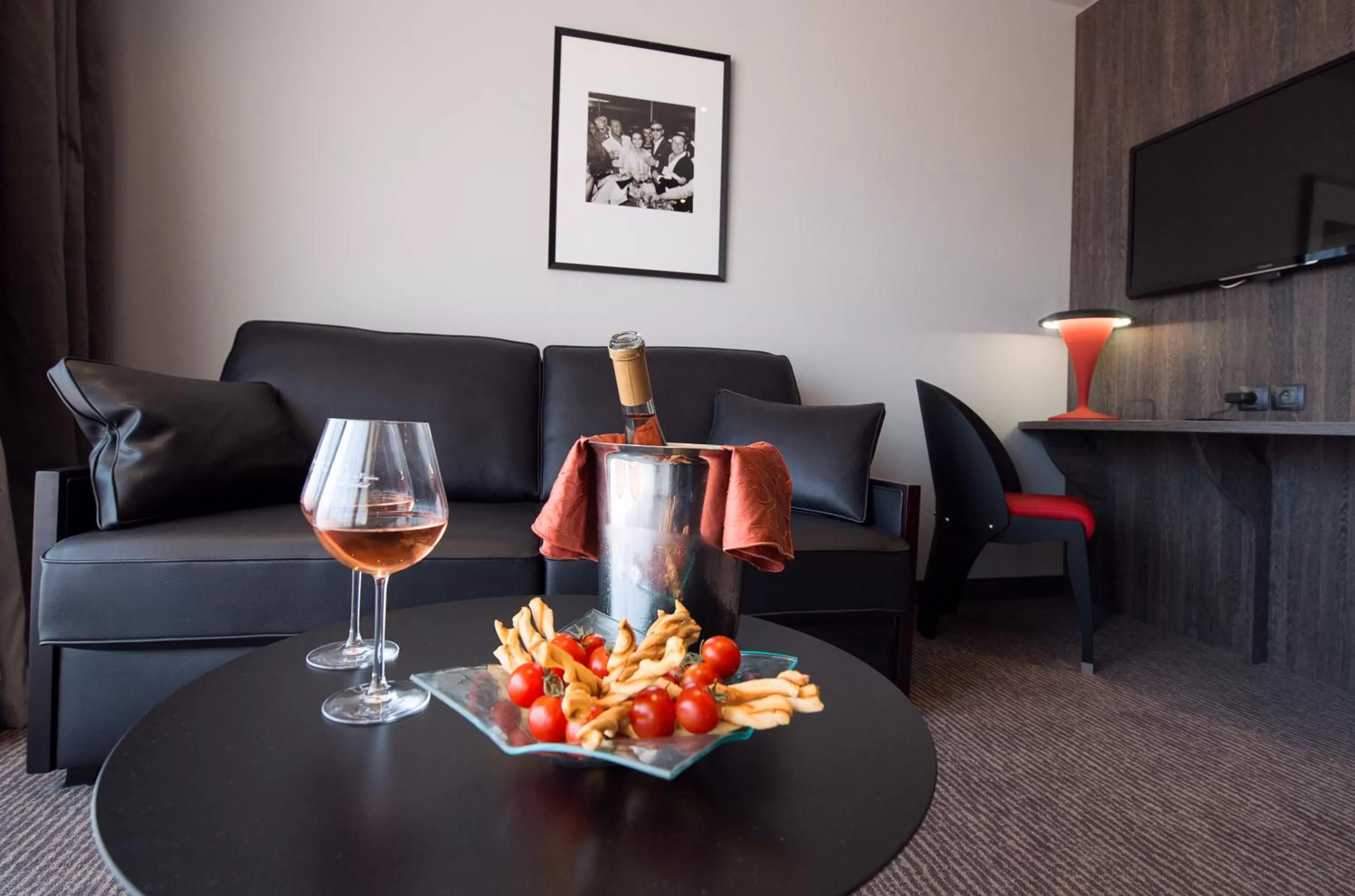 Suite with Terrace in Best Western Premier Le Patio des Artistes Wellness Jacuzzi