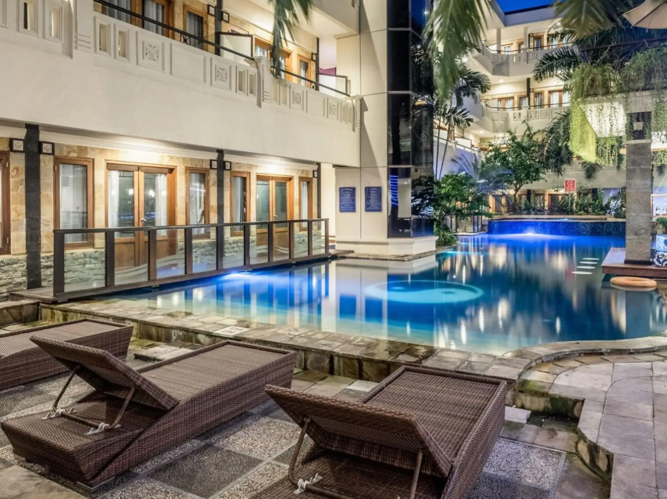 Swimming pool in Famous Hotel Kuta Formerly Permata Kuta Hotel