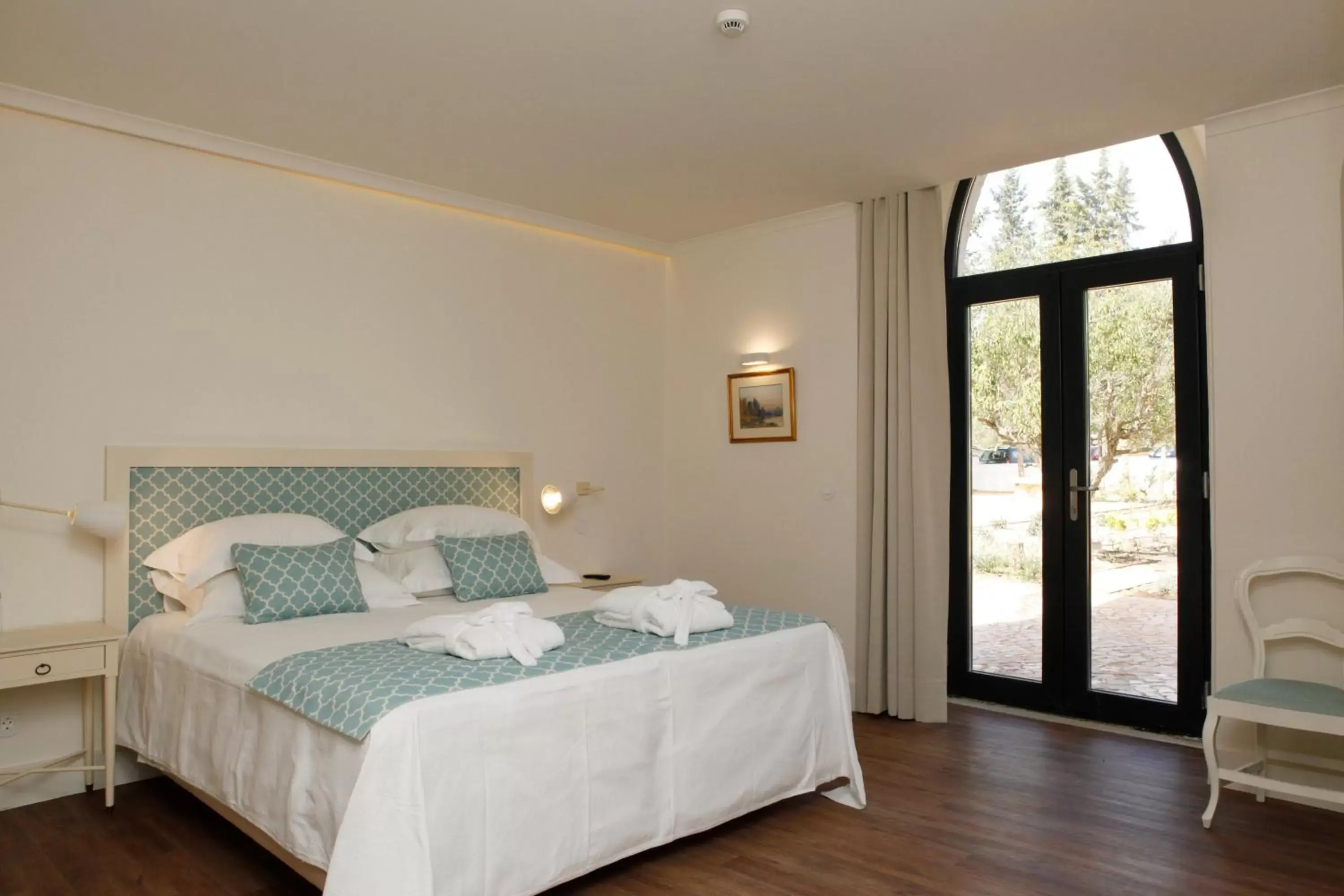 Bed in Hotel Casa Palmela - Small Luxury Hotels of The World, Hotel & Villas