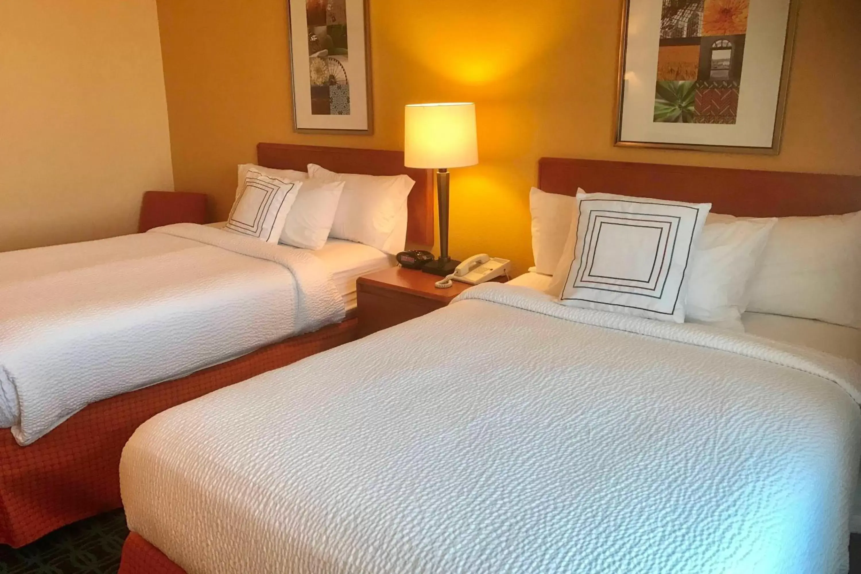 Photo of the whole room, Bed in Fairfield Inn and Suites Sacramento Airport Natomas