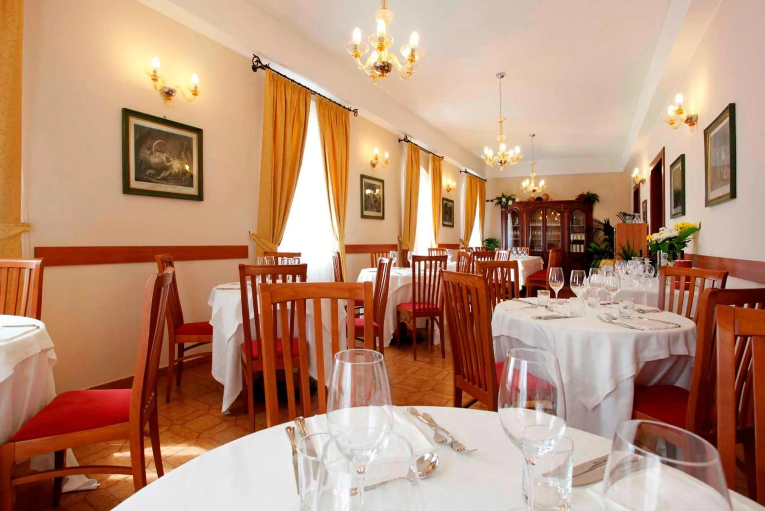 Restaurant/places to eat in Garda Family House