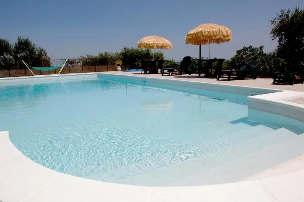 Swimming Pool in L'Isola Felice e Trulli Sotto Le Stelle