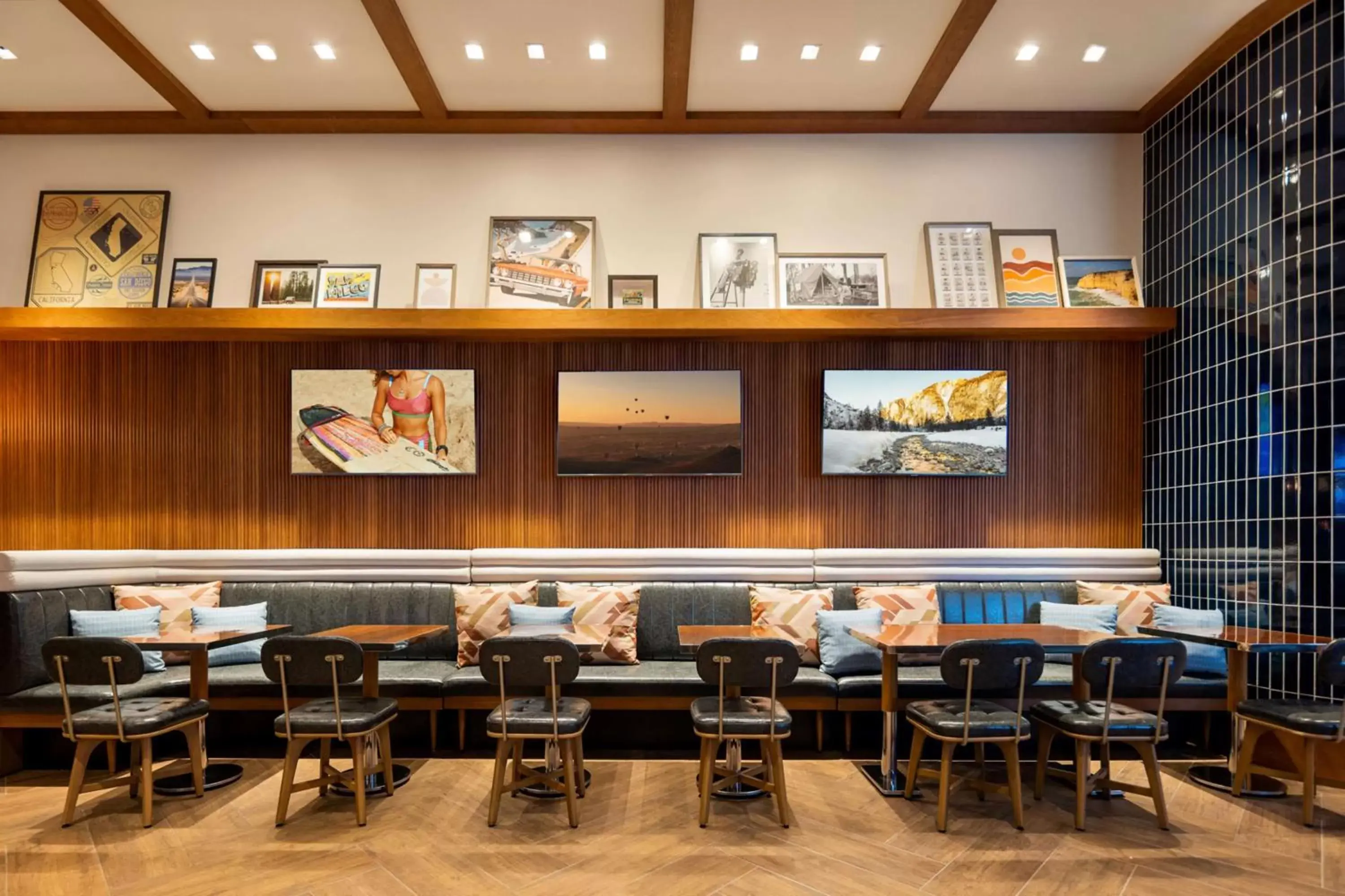 Lounge or bar, Restaurant/Places to Eat in Hilton San Diego Bayfront