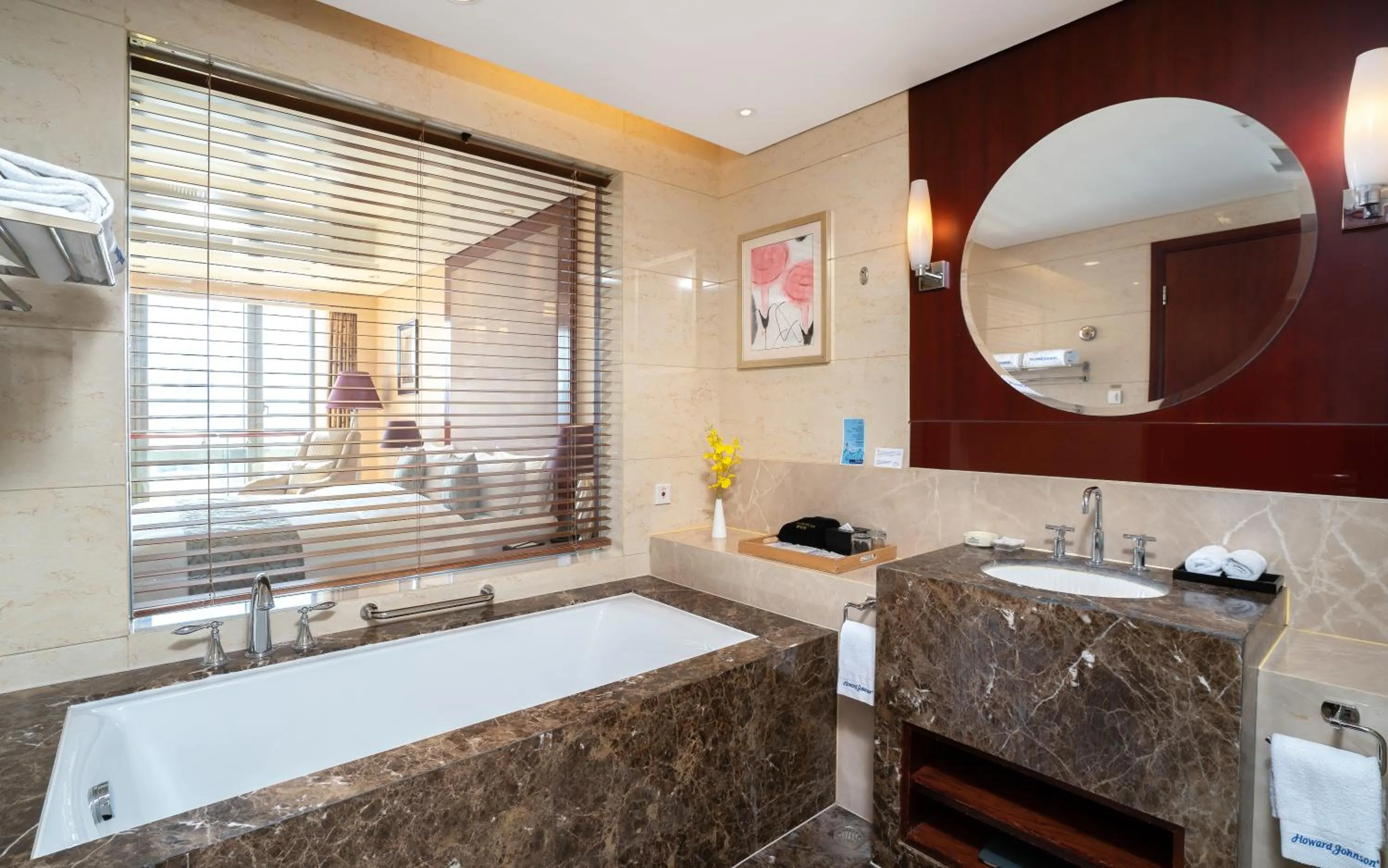 Bath in Howard Johnson Tropical Garden Plaza Kunming