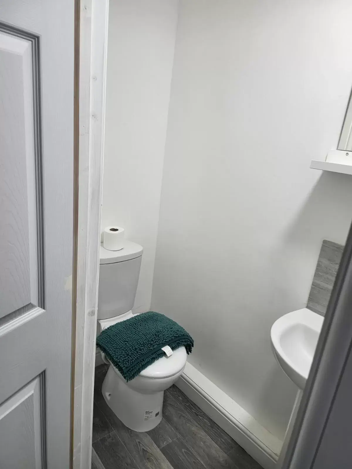 Toilet, Bathroom in Easy Living Nottingham - Burns Street