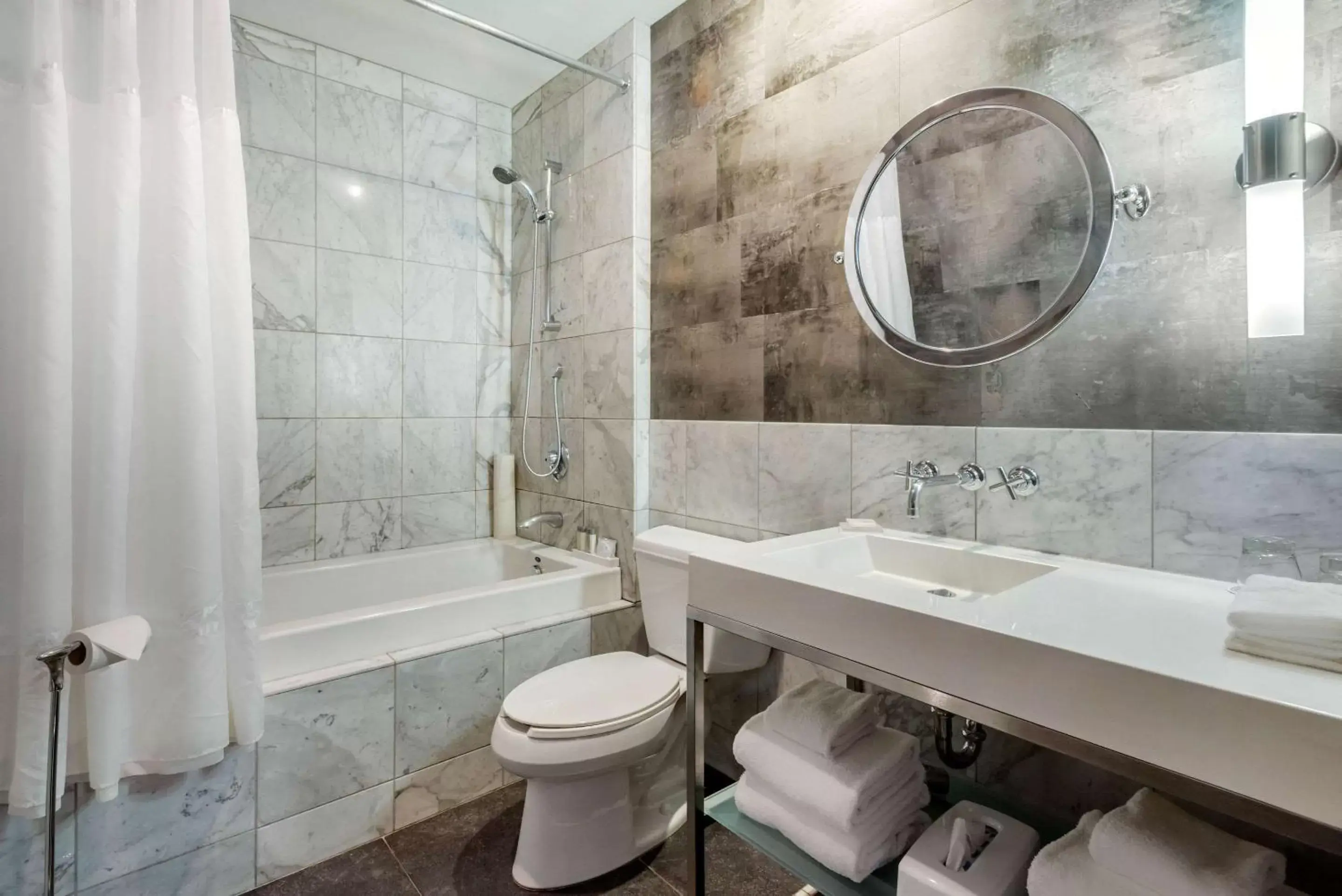 Photo of the whole room, Bathroom in Hotel Quartier, Ascend Hotel Collection