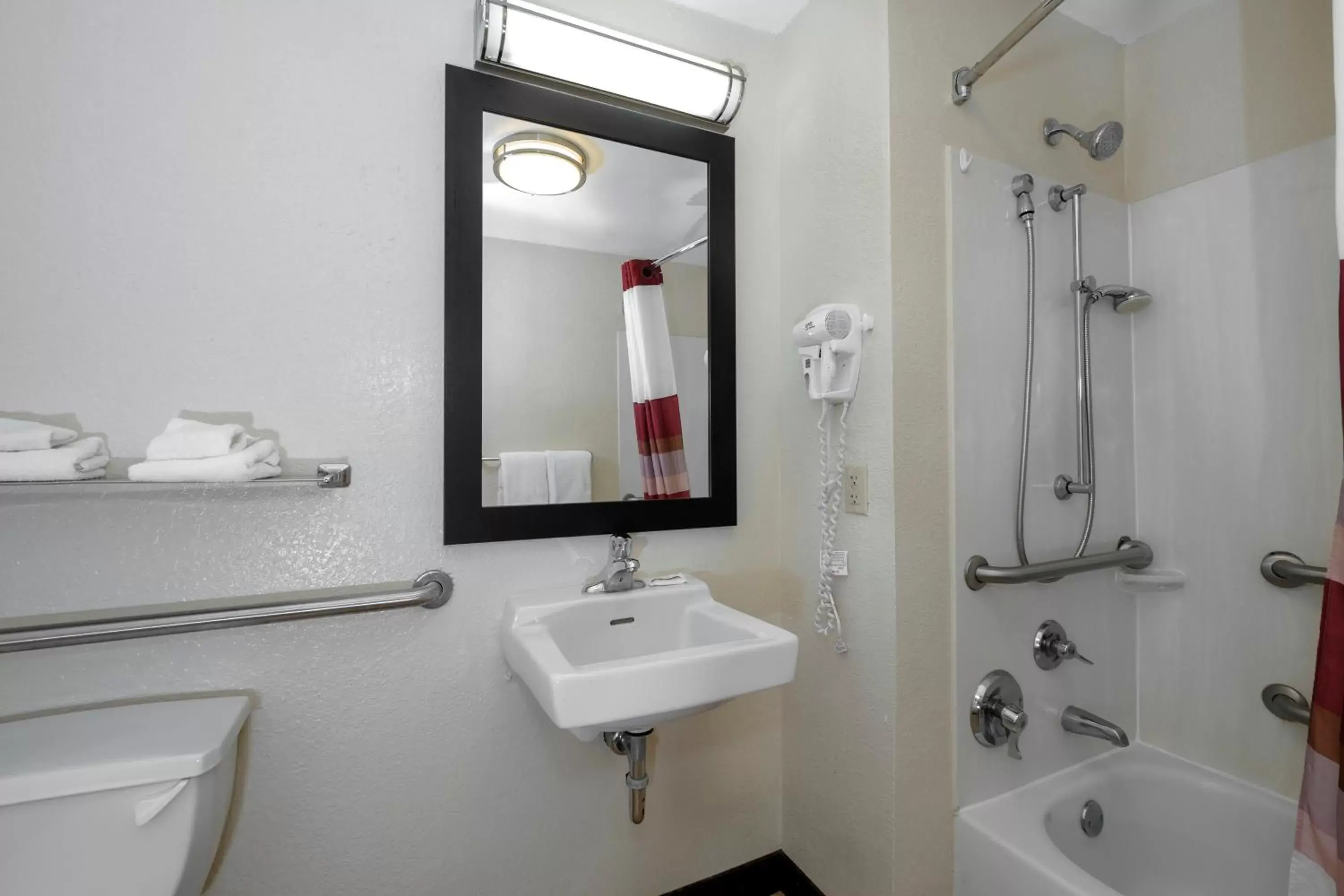 Bathroom in Red Roof Inn PLUS + Gainesville