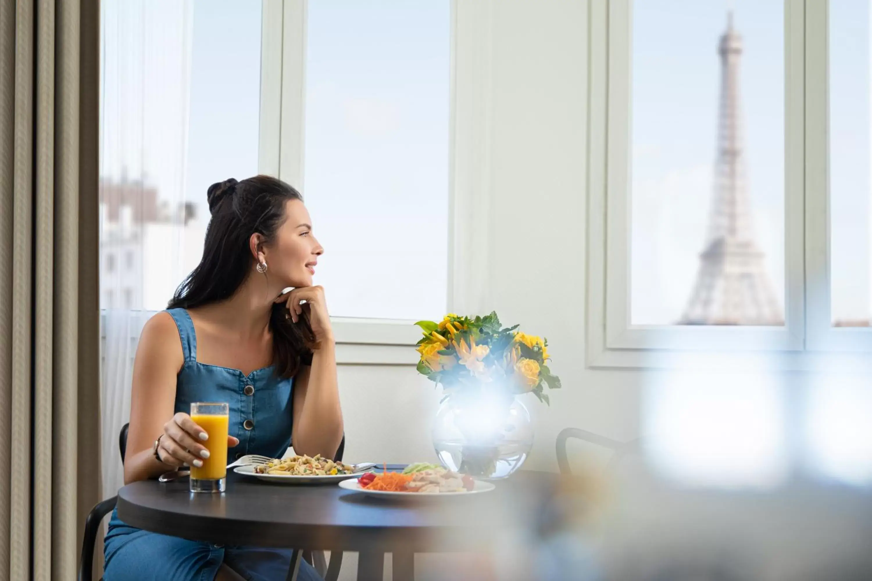 Dining area in Citadines Tour Eiffel Paris