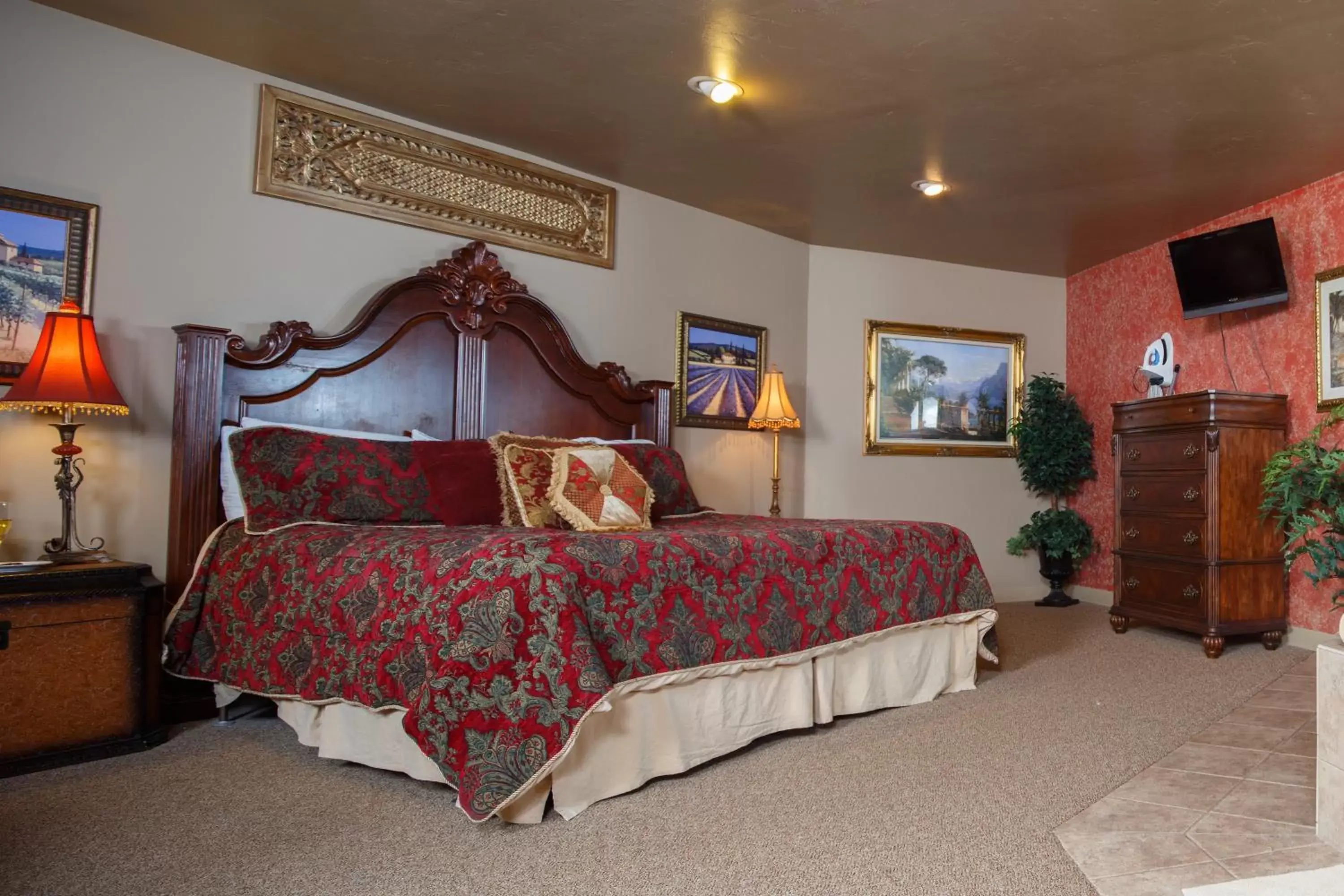 Deluxe Suite with Spa Bath in Hotel J Green Bay Deluxe Suite with Spa Bath in Hotel J Green Bay