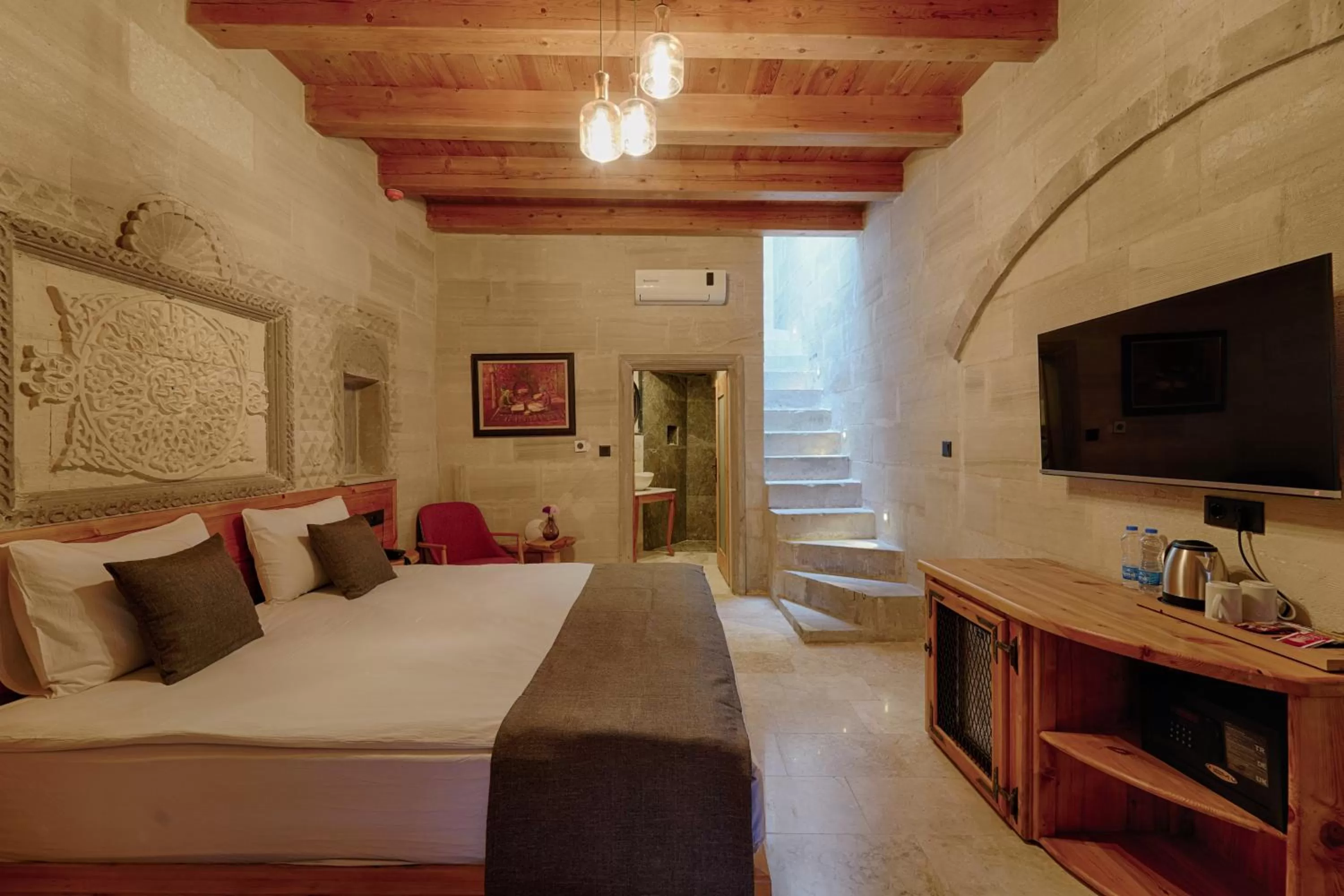 TV and multimedia, Bed in Concept Cave House