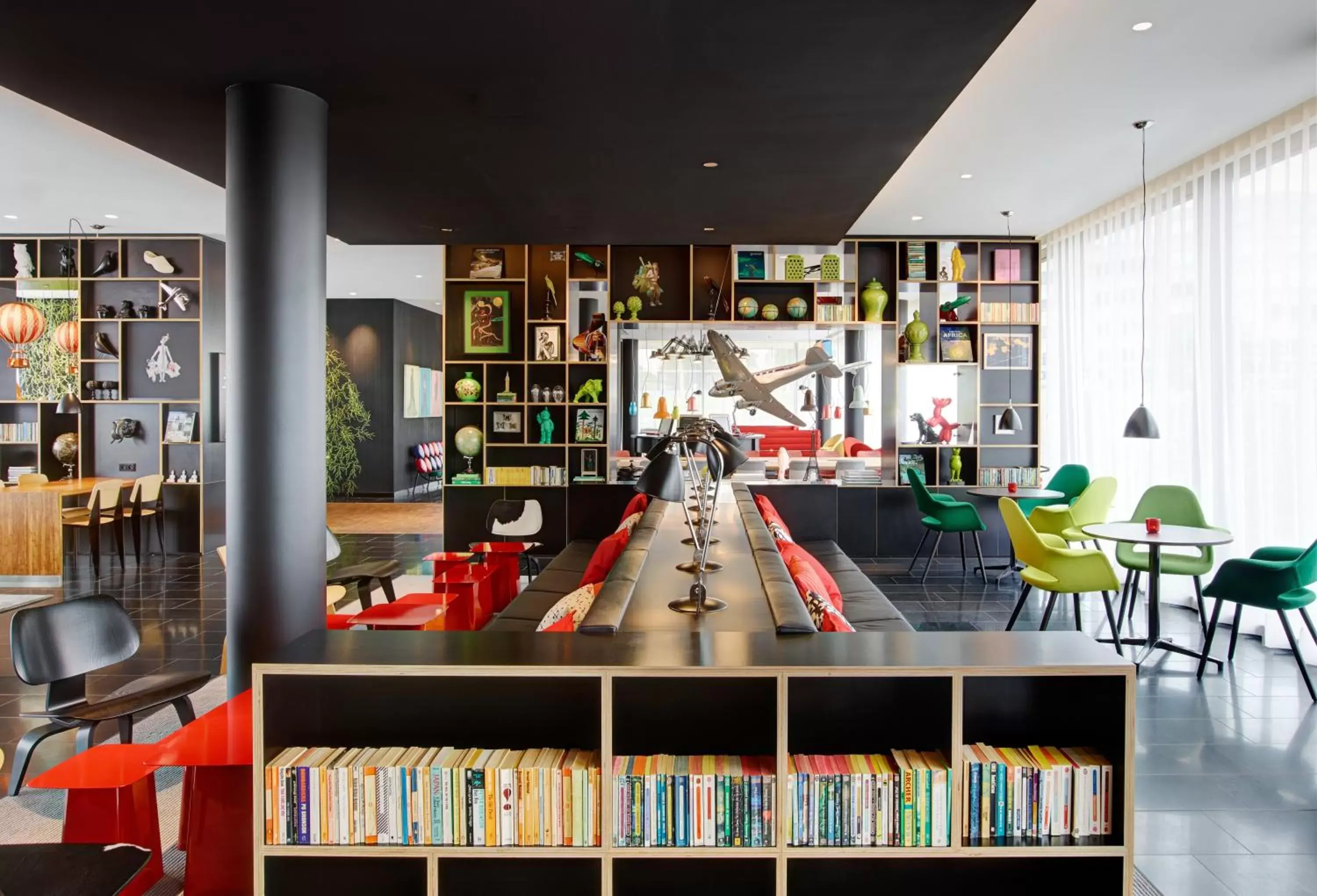 Lobby or reception, Lounge/Bar in citizenM Paris Charles de Gaulle Airport