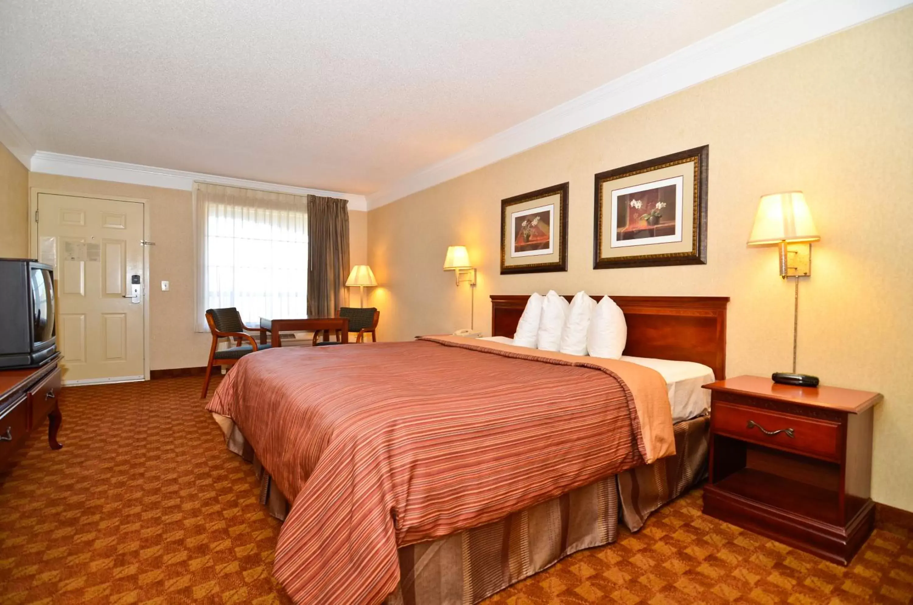 Photo of the whole room, Bed in Peach State Inn & Suites
